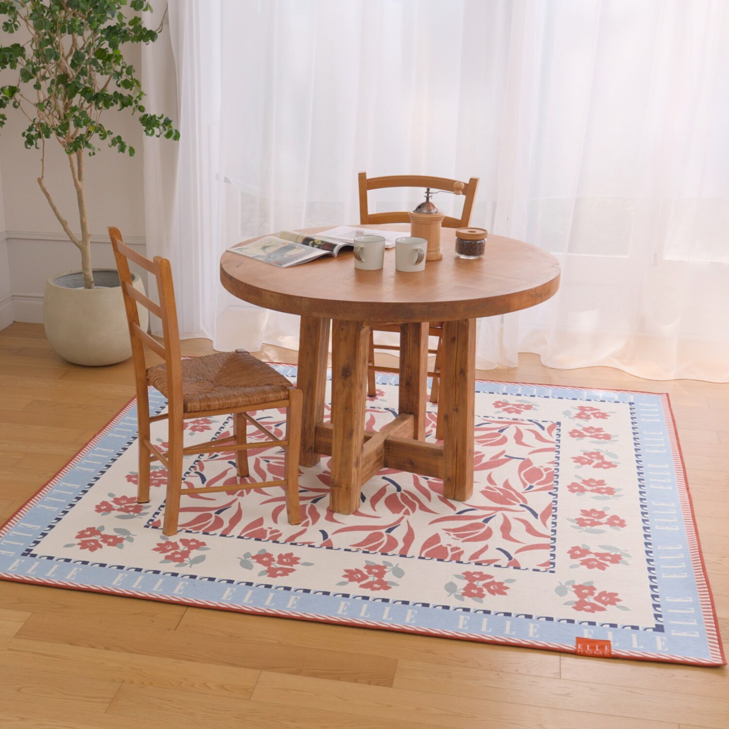 ＥＬＬＥ　ＨＯＭＥ スプリングコレクション シェニールプリントラグ ＜１９０×１９０ｃｍ＞