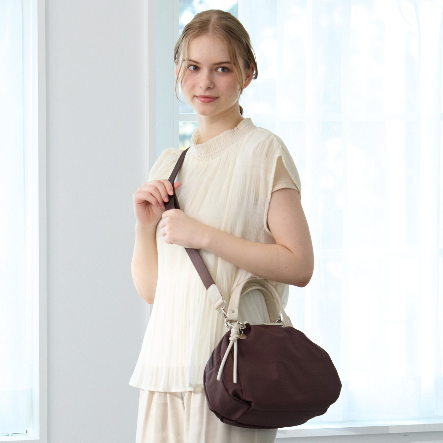 マドモワゼル　ザザ チャーム付 はっ水 ２ウェイバッグ