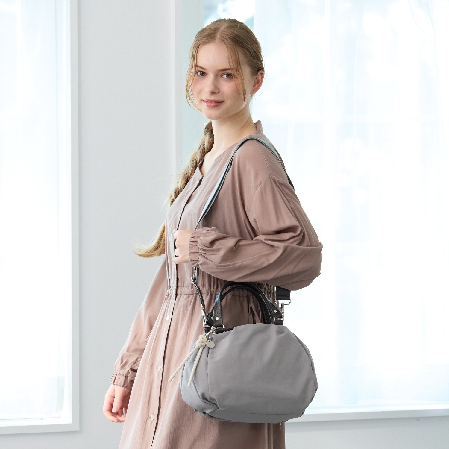 マドモワゼル　ザザ チャーム付 はっ水 ２ウェイバッグ