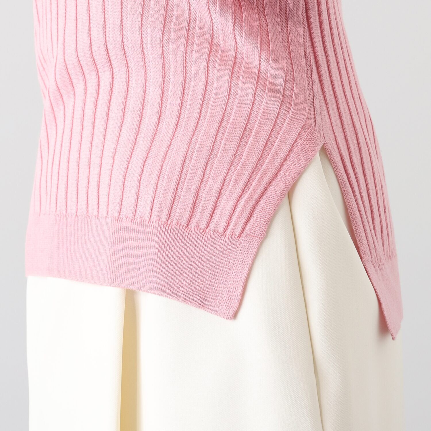 タマミ　ワタナベ ニットプルオーバー “スクレベーラ”