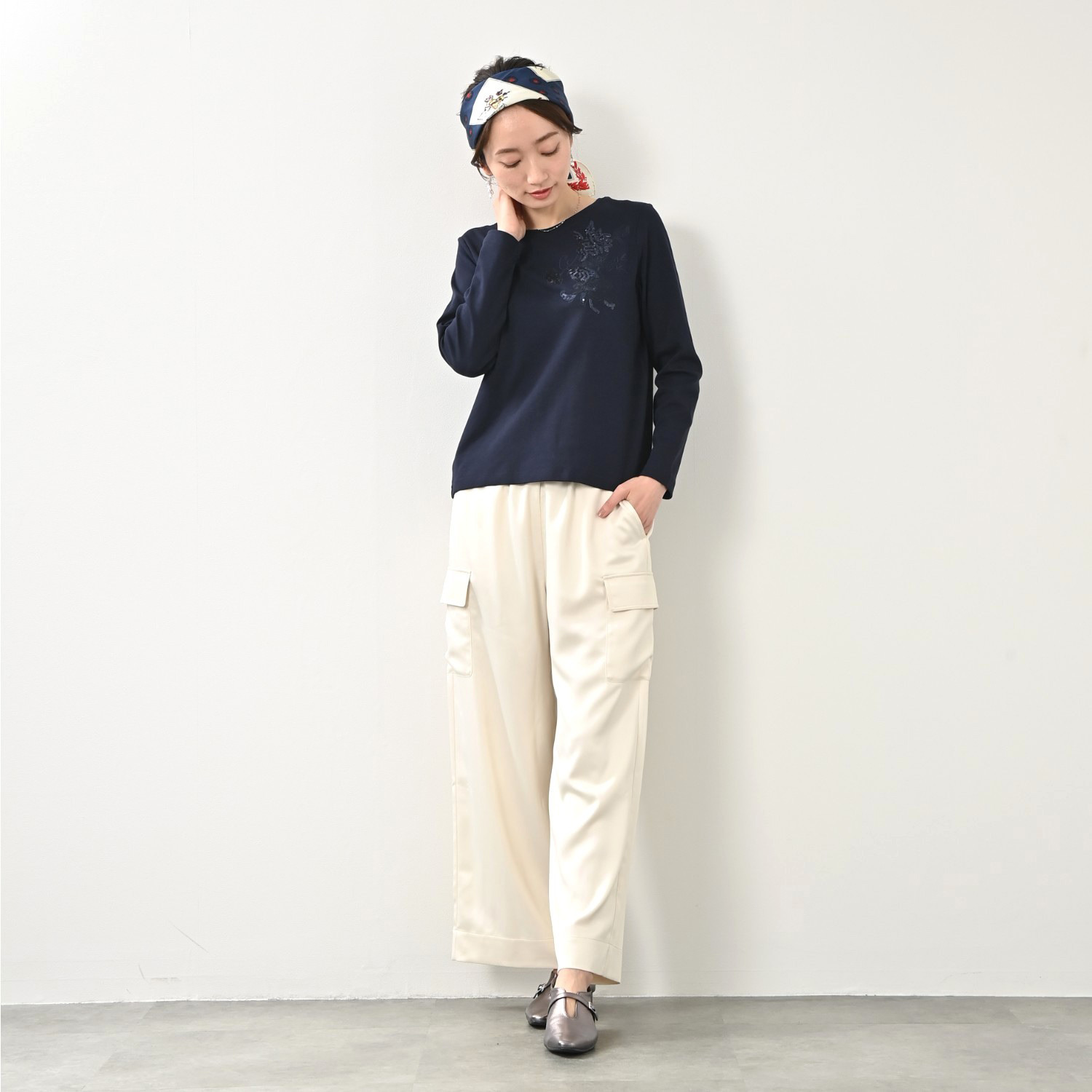 元町ゼラール コットン１００％ フラワー刺しゅう スパンコールアクセント プルオーバー