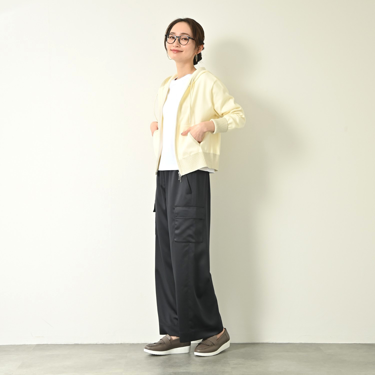 元町ゼラール とろみ＆きれい見えサテン カーゴデザイン 上品ストレートパンツ