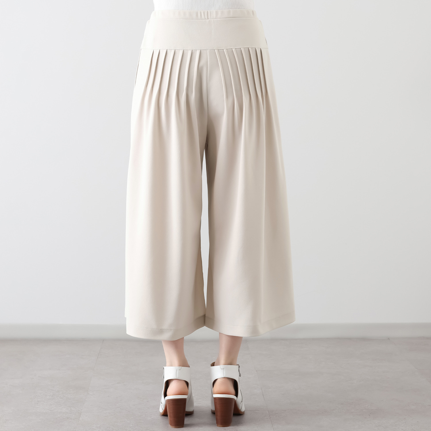 ミミコプラス はき心地楽々 タック使いですっきり見え スカートパンツ