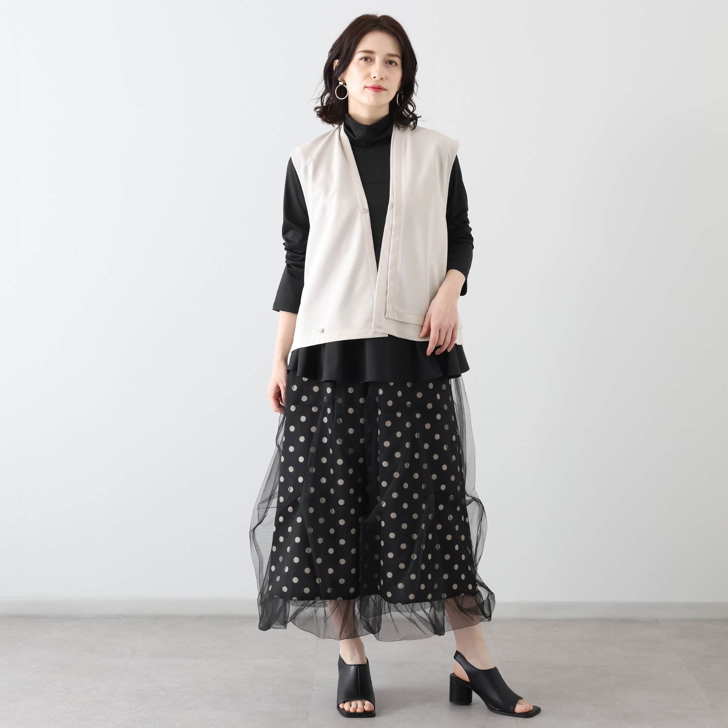 ミミコプラス 軽さとドレープ際立つ アレンジ自在 おしゃれジレ