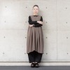 ヒロコ　デシネール シボ感のあるしなやか素材 タックドレープが流れる バレルシルエット ジャンドレワンピース
