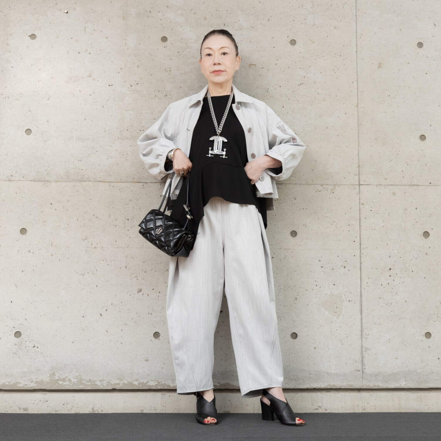 ヒロコ　デシネール ニュアンスフレアー ヘムラインがきれい 大人女子のために ちょこっとモードな プルオーバー