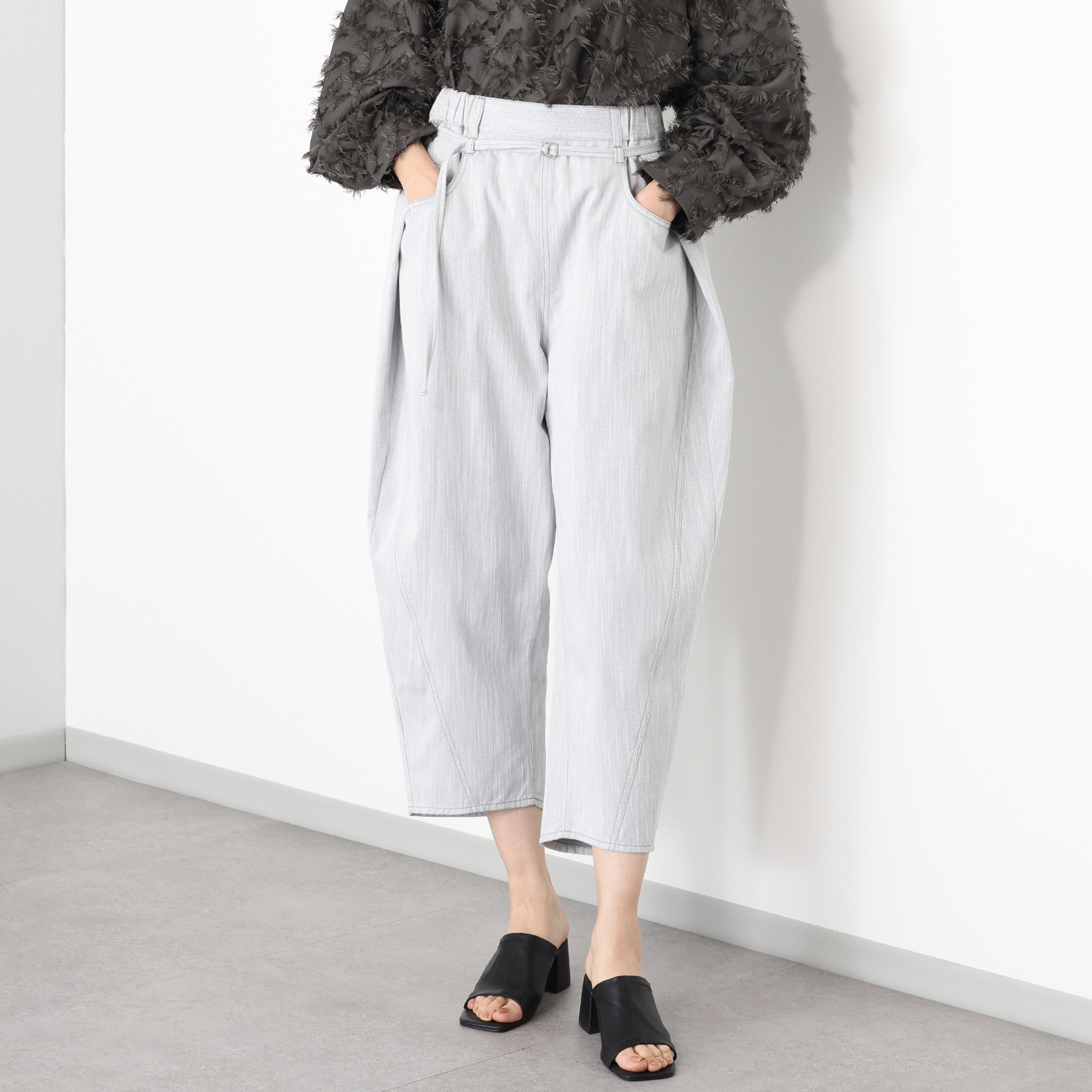 ヒロコ　デシネール ニュースラブデニム 脇タックデザイン ちょこっとモードな バレルシルエットパンツ