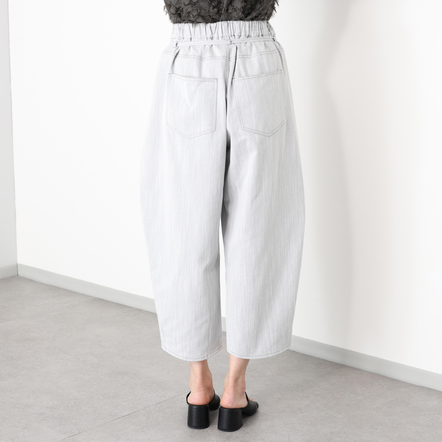 ヒロコ　デシネール ニュースラブデニム 脇タックデザイン ちょこっとモードな バレルシルエットパンツ