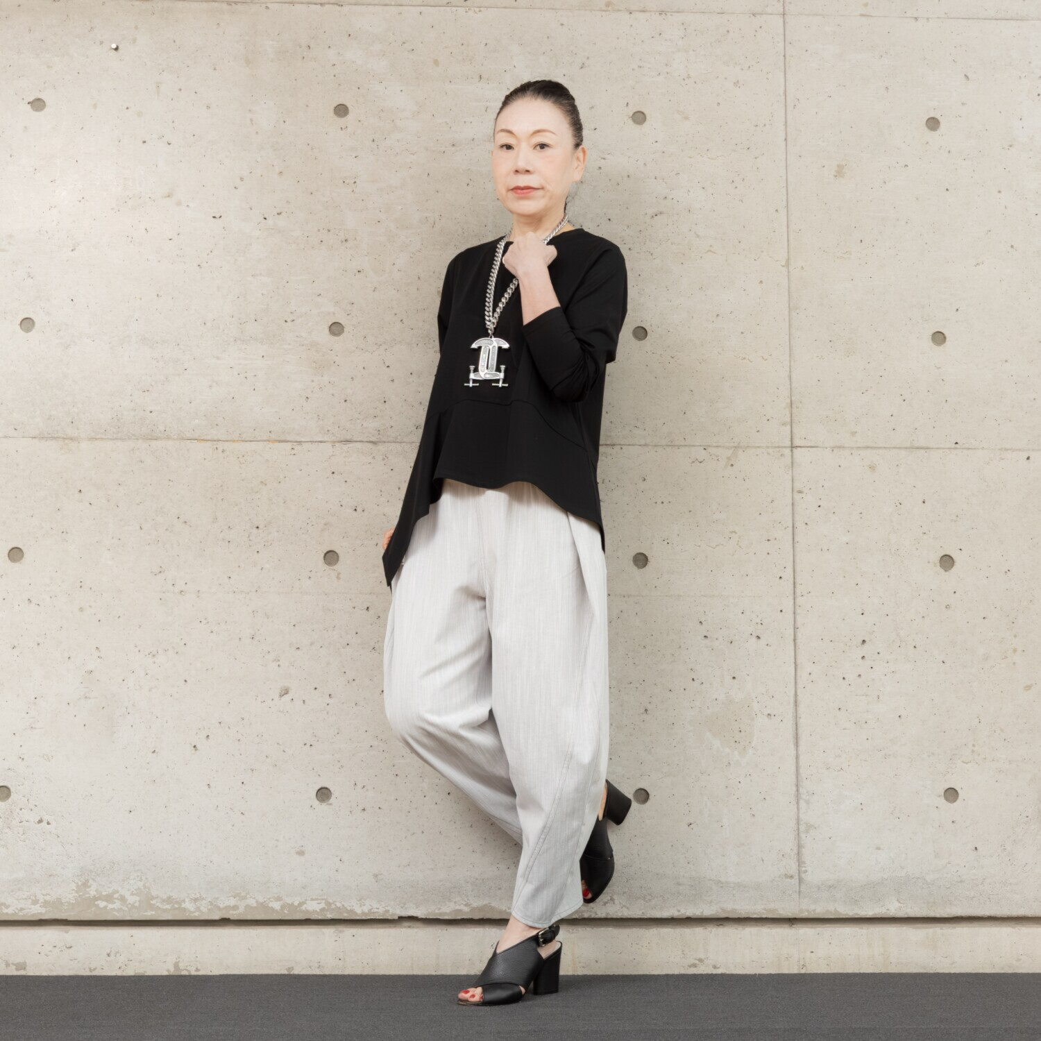 ヒロコ　デシネール ニュースラブデニム 脇タックデザイン ちょこっとモードな バレルシルエットパンツ