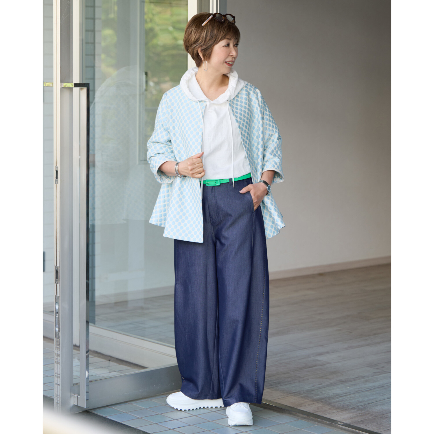 ウノ・ウノ・ドゥーエ 大人の上品カジュアル ステッチアクセント デニム調パンツ