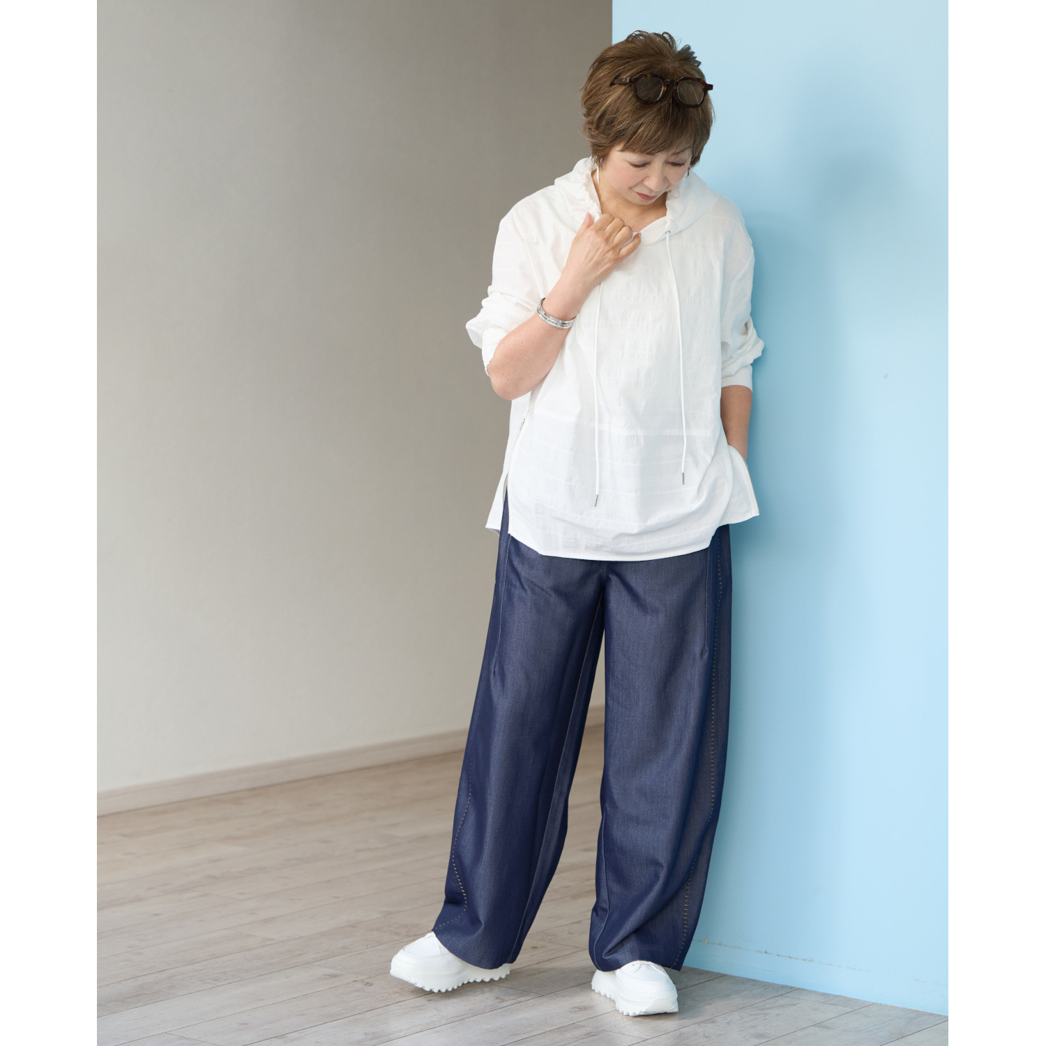 ウノ・ウノ・ドゥーエ 大人の上品カジュアル ステッチアクセント デニム調パンツ