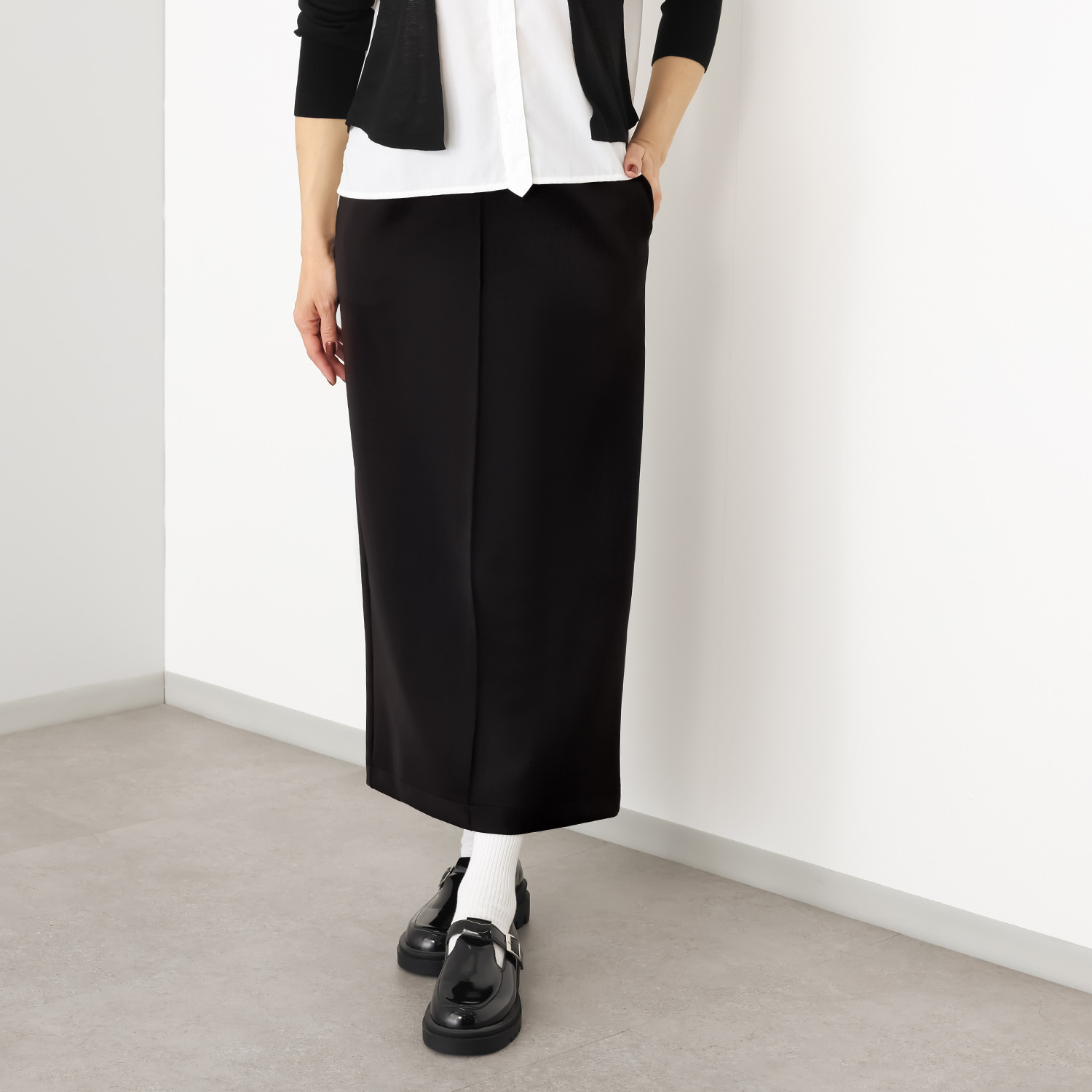 ウノ・ウノ・ドゥーエ 柔らかフィット きれい見えダンボール素材 美ラインスカート