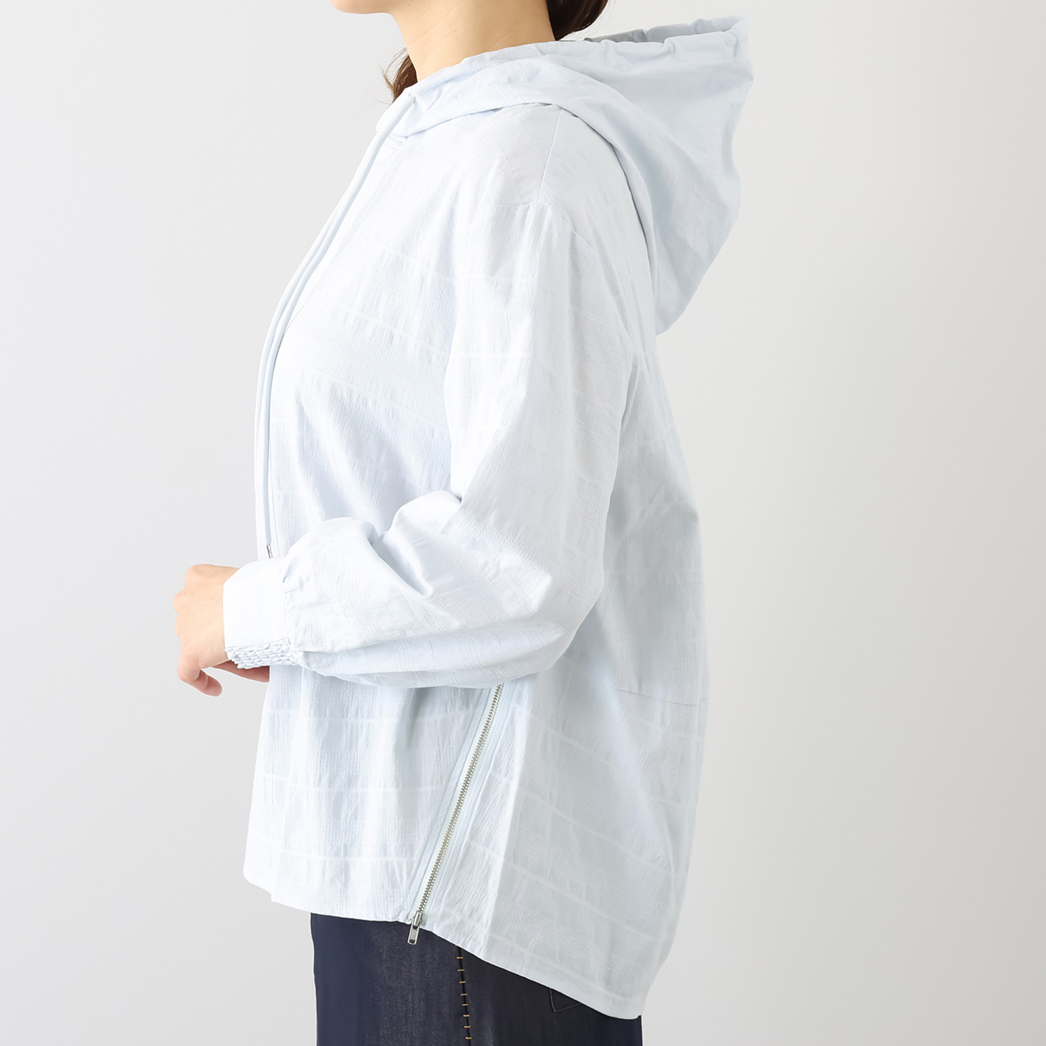 ウノ・ウノ・ドゥーエ 変わり織りボーダー 軽やかコットン パーカー