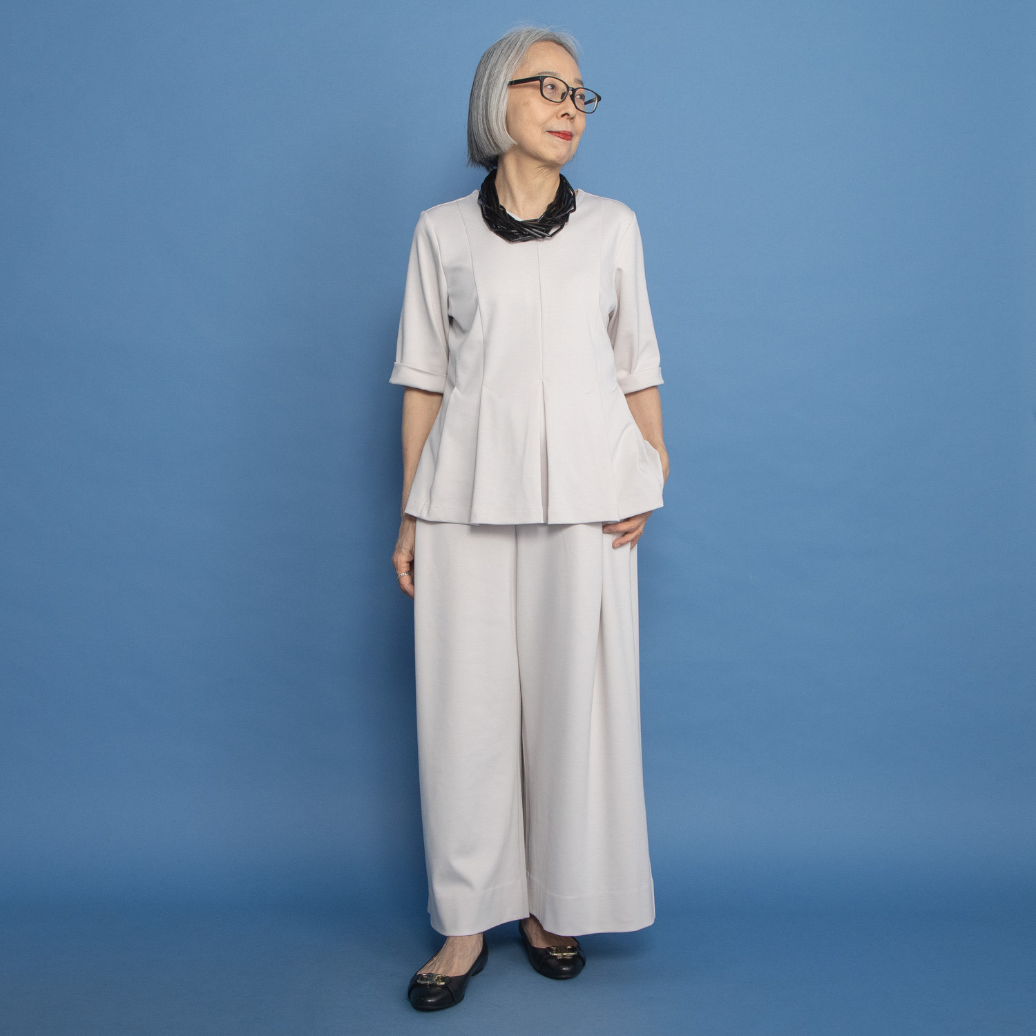 ヤエアジュテ スタイルアップ＆ 着回し抜群！ 大人のブラウスとパンツ ２点セット