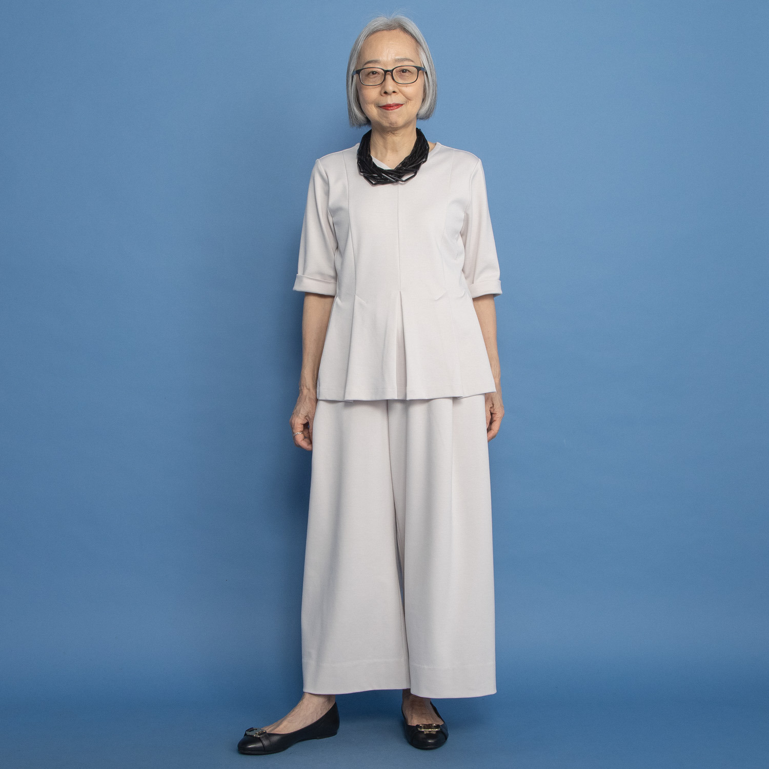 ヤエアジュテ スタイルアップ＆ 着回し抜群！ 大人のブラウスとパンツ ２点セット