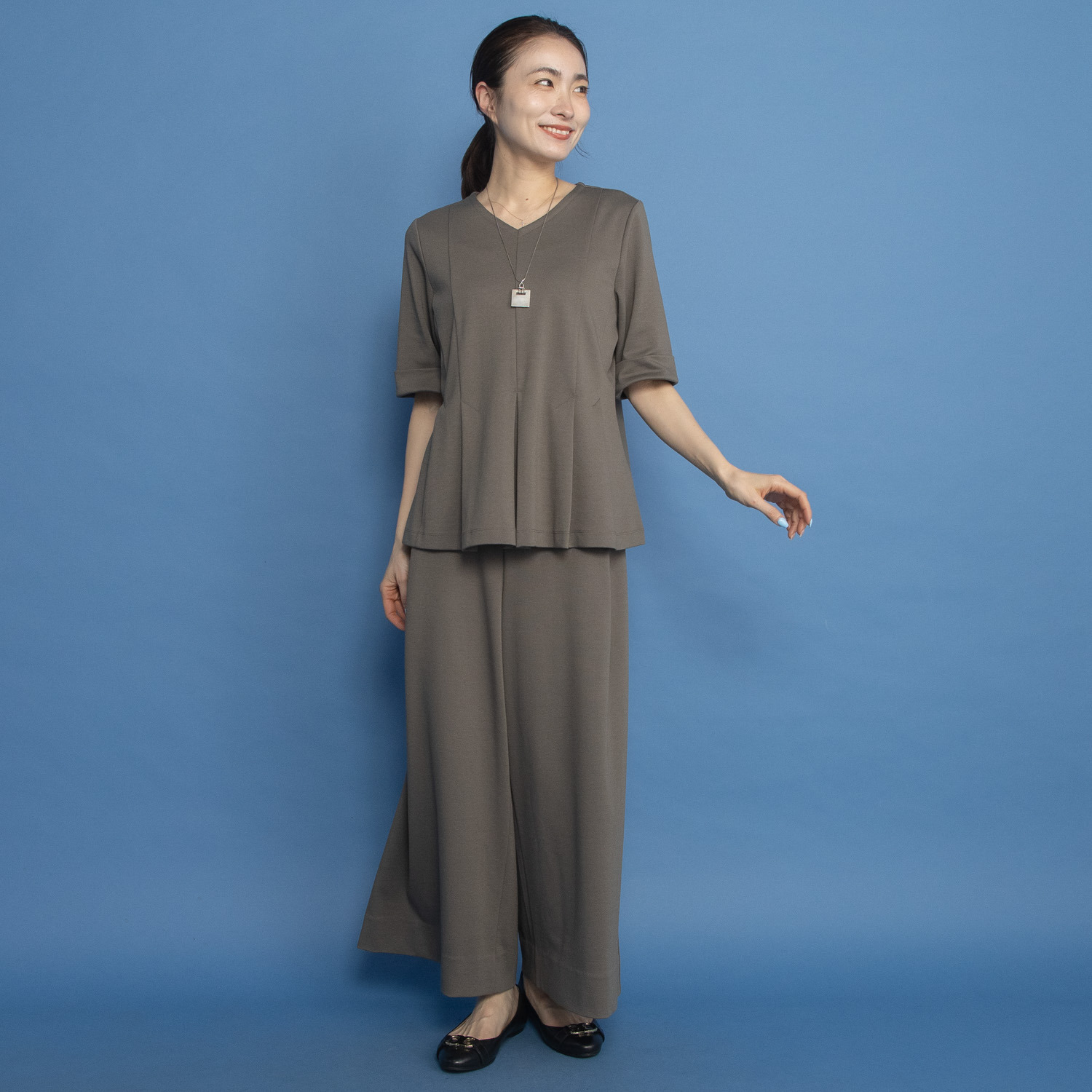 ヤエアジュテ スタイルアップ＆ 着回し抜群！ 大人のブラウスとパンツ ２点セット