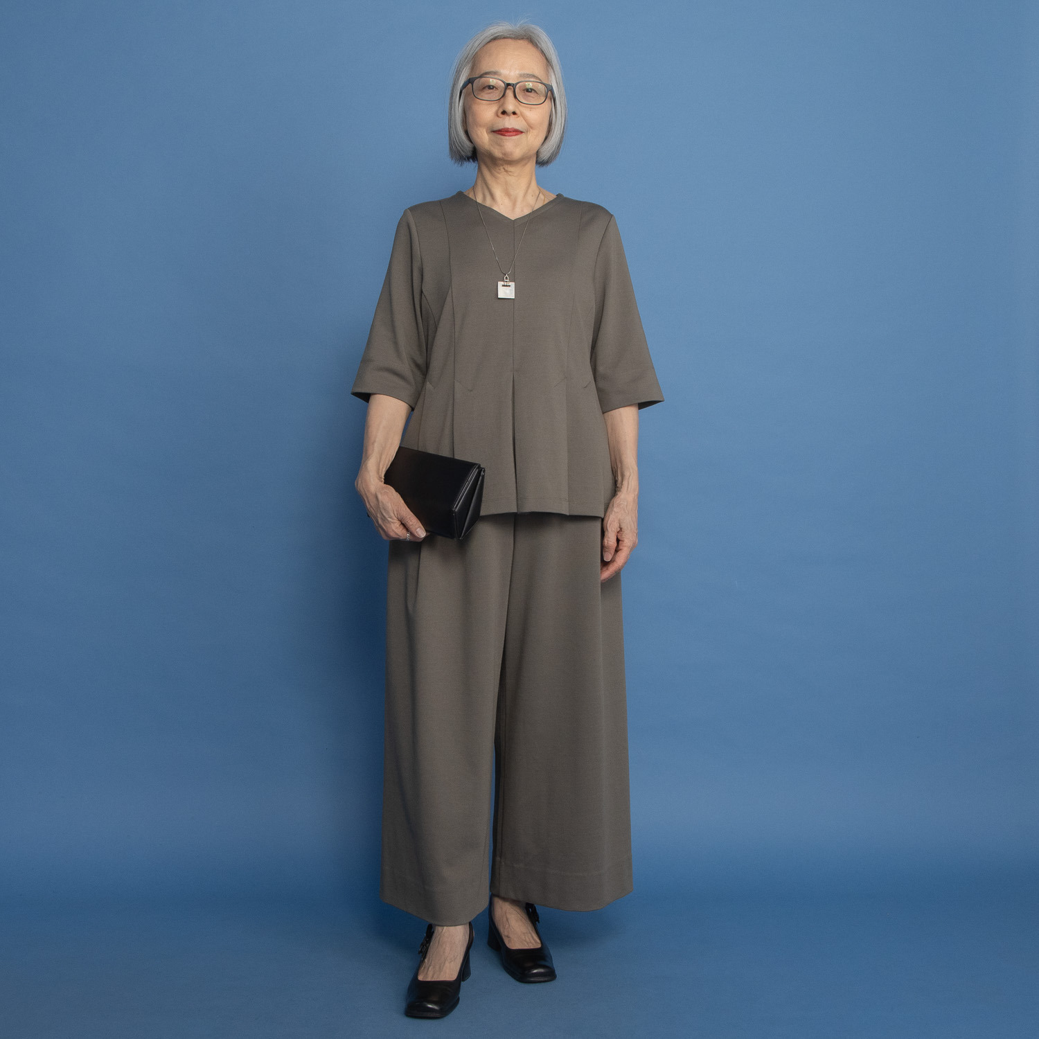 ヤエアジュテ スタイルアップ＆ 着回し抜群！ 大人のブラウスとパンツ ２点セット