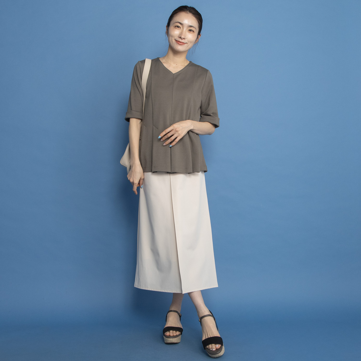 ヤエアジュテ Ｉラインでスタイルアップ サイドタックデザイン ロングスカート