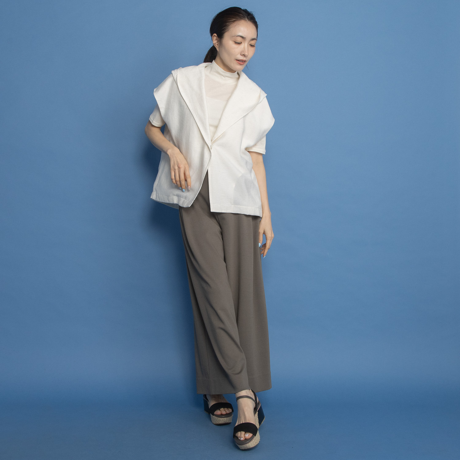 ヤエアジュテ 大人の品格カジュアル フーディーベスト