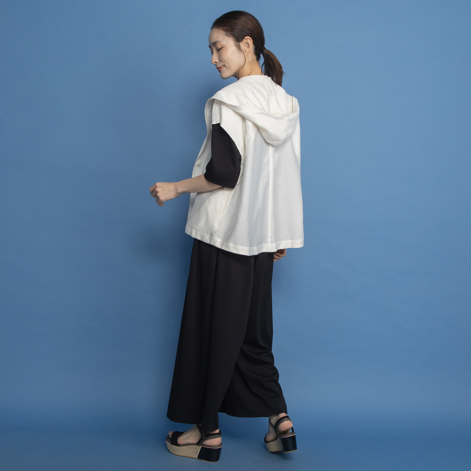 ヤエアジュテ 大人の品格カジュアル フーディーベスト