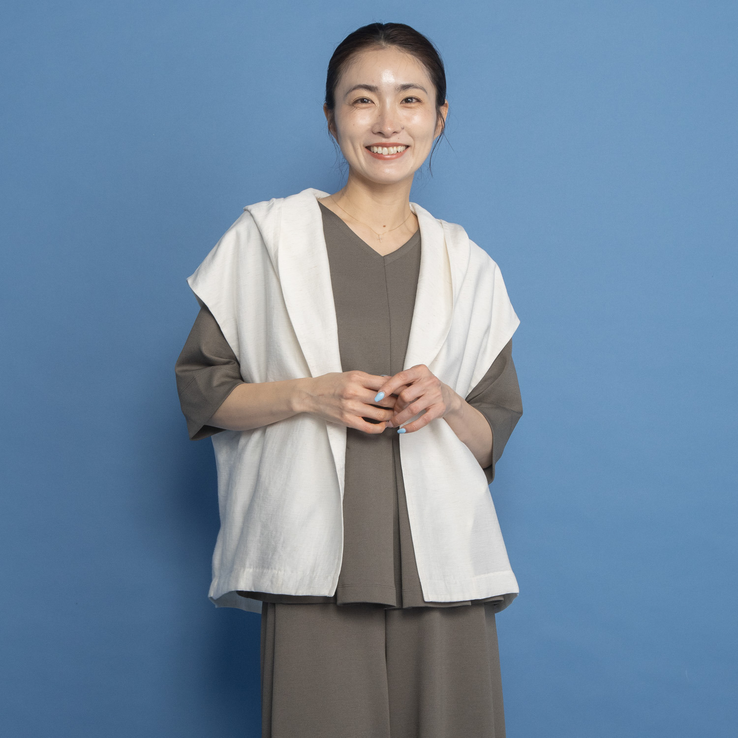 ヤエアジュテ 大人の品格カジュアル フーディーベスト