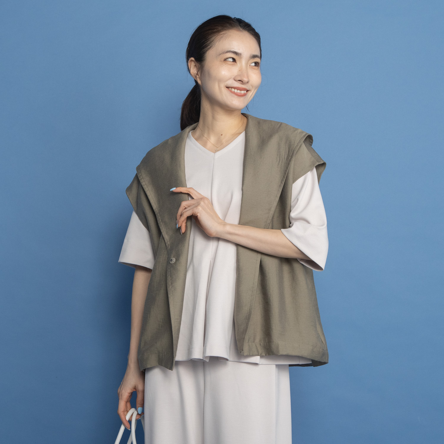 ヤエアジュテ 大人の品格カジュアル フーディーベスト