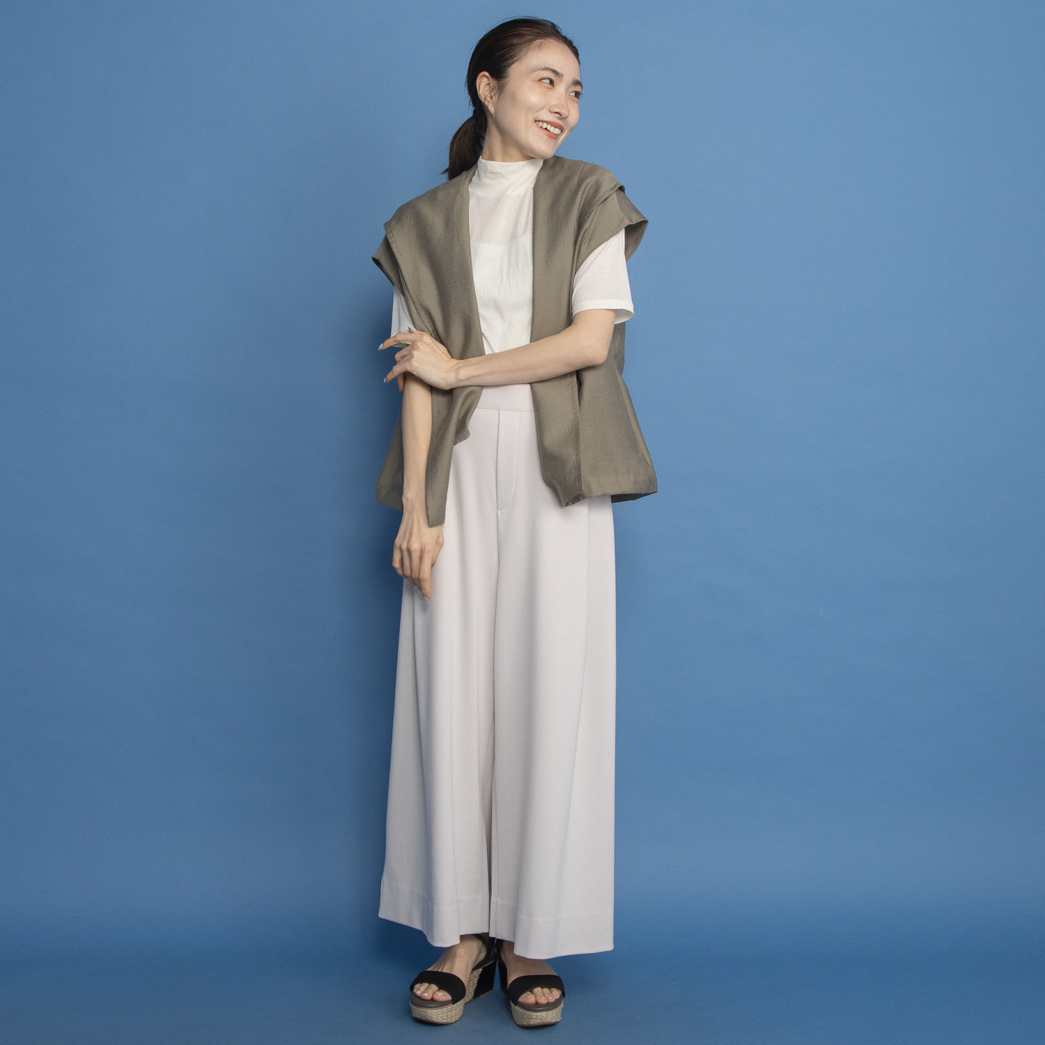 ヤエアジュテ 大人の品格カジュアル フーディーベスト