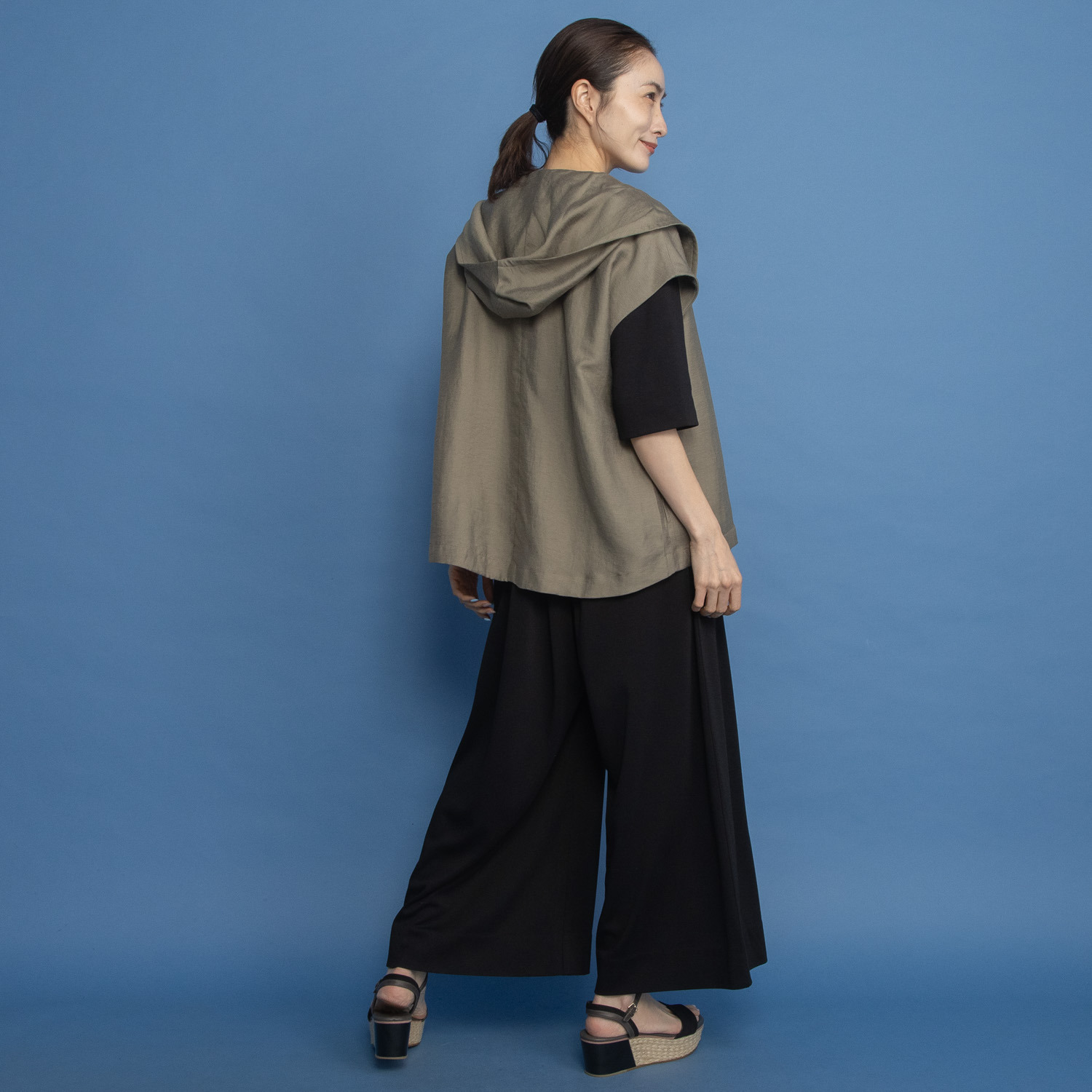 ヤエアジュテ 大人の品格カジュアル フーディーベスト