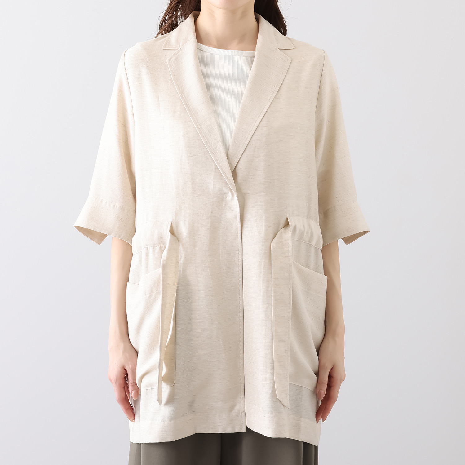 ヤエアジュテ テーラードカラーを カジュアルモードで装う ハーフスリーブジャケット