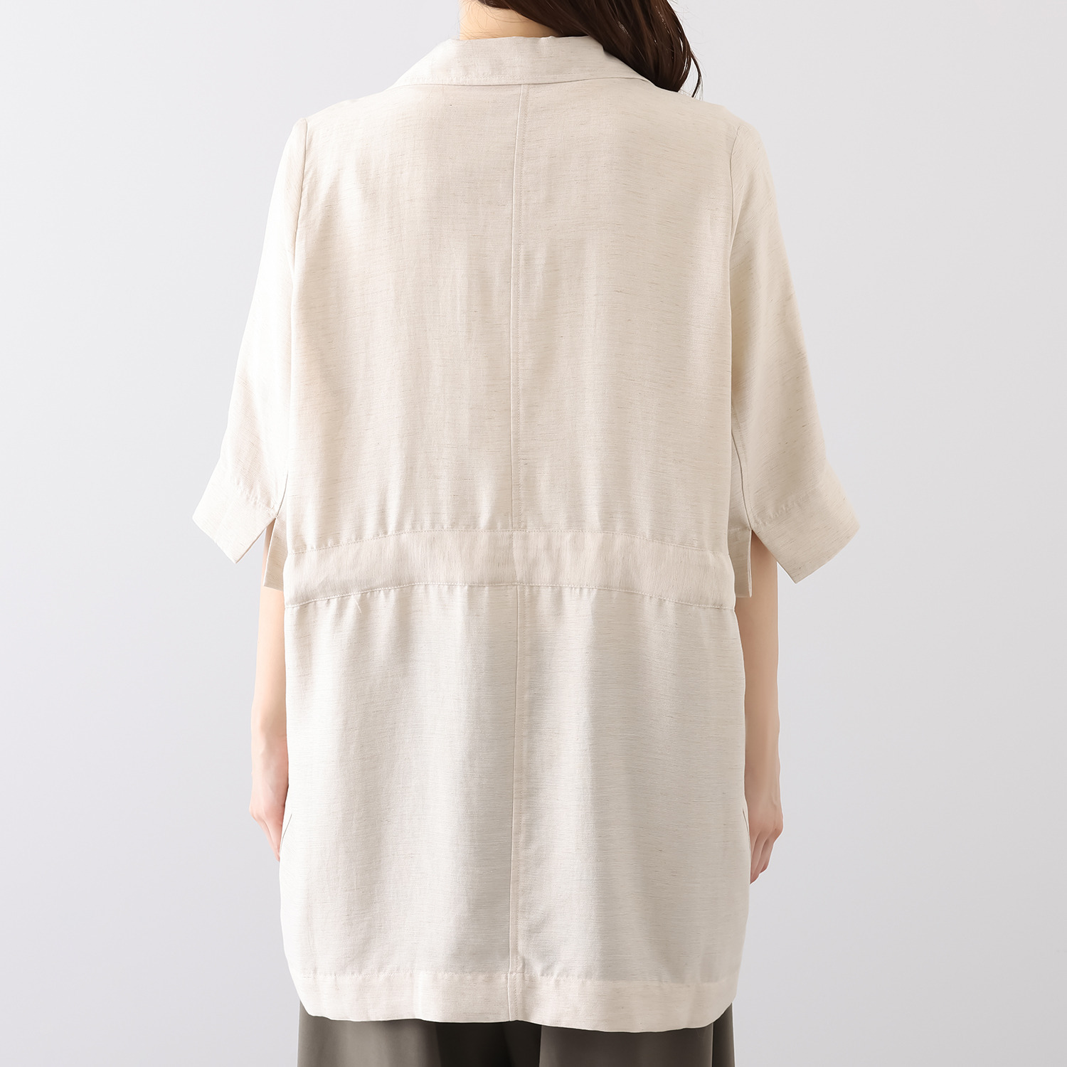 ヤエアジュテ テーラードカラーを カジュアルモードで装う ハーフスリーブジャケット