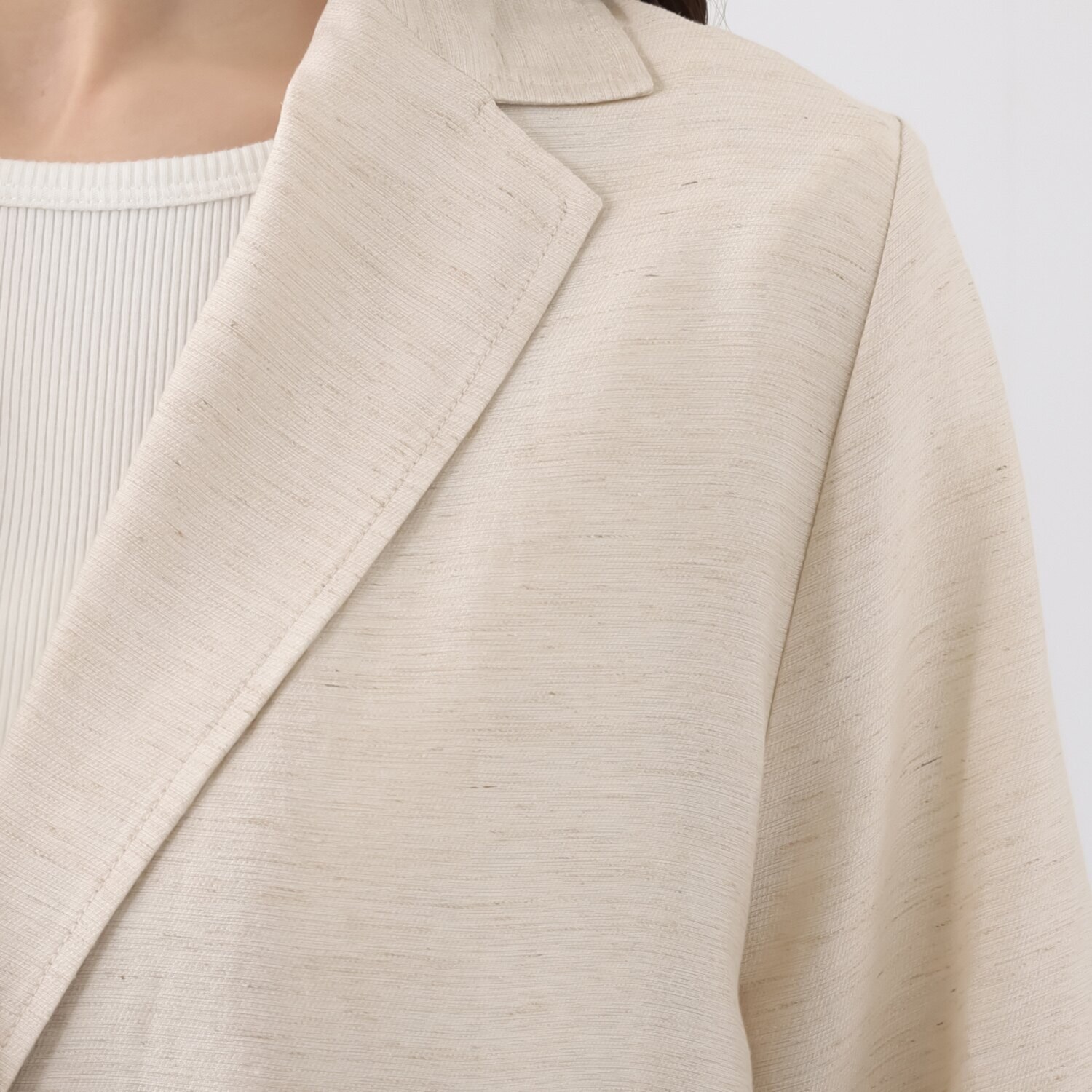 ヤエアジュテ テーラードカラーを カジュアルモードで装う ハーフスリーブジャケット