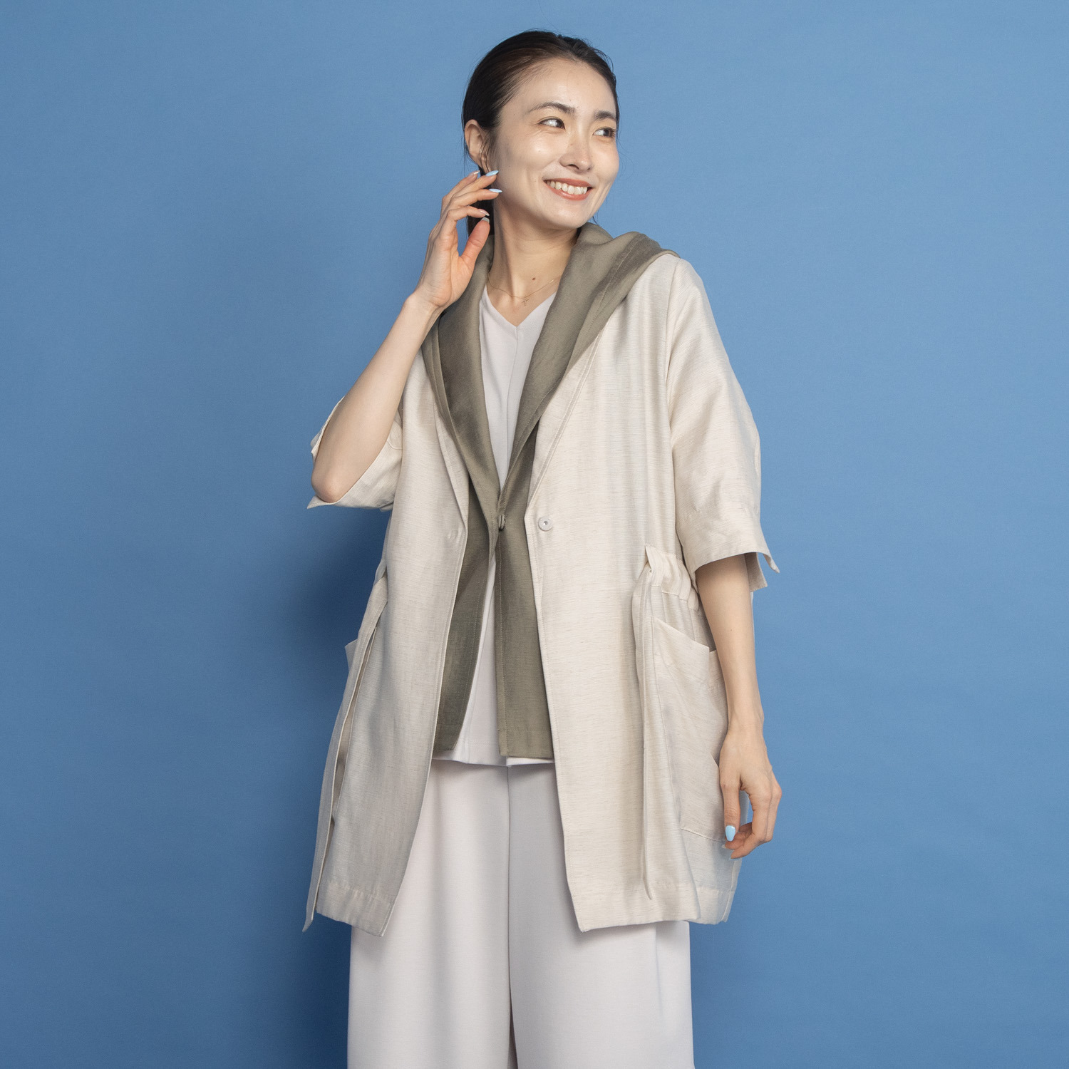 ヤエアジュテ テーラードカラーを カジュアルモードで装う ハーフスリーブジャケット