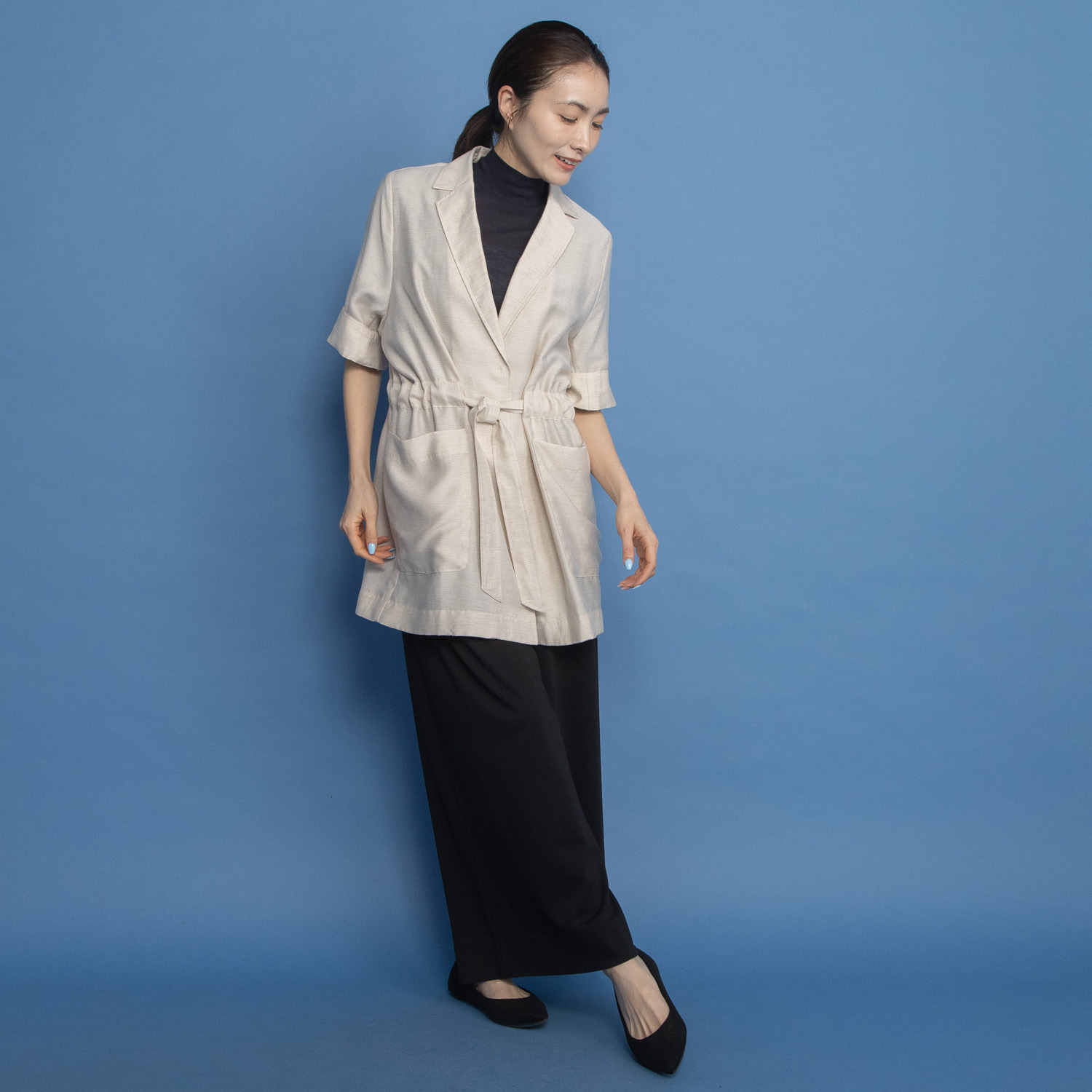 ヤエアジュテ テーラードカラーを カジュアルモードで装う ハーフスリーブジャケット