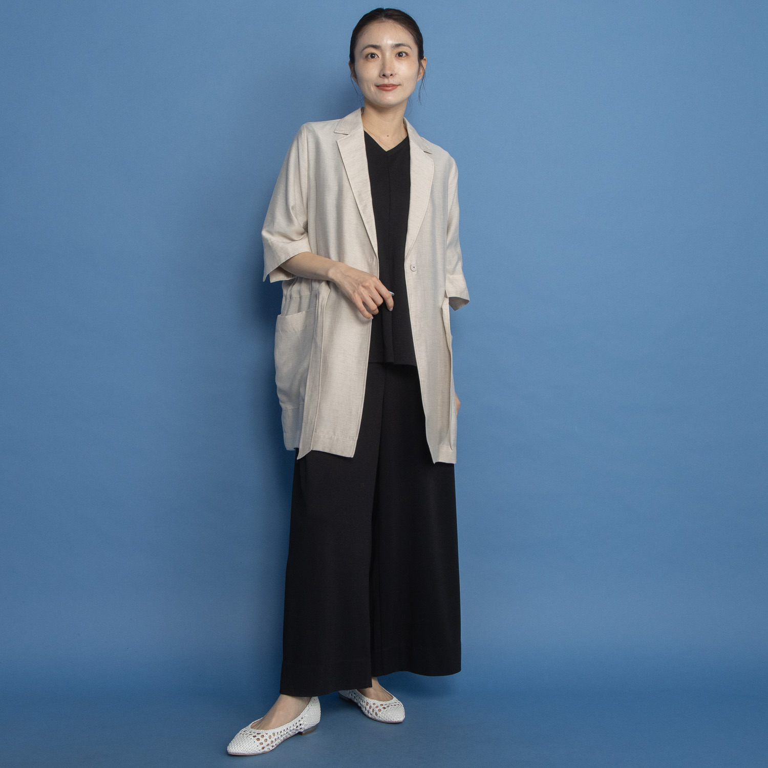 ヤエアジュテ テーラードカラーを カジュアルモードで装う ハーフスリーブジャケット