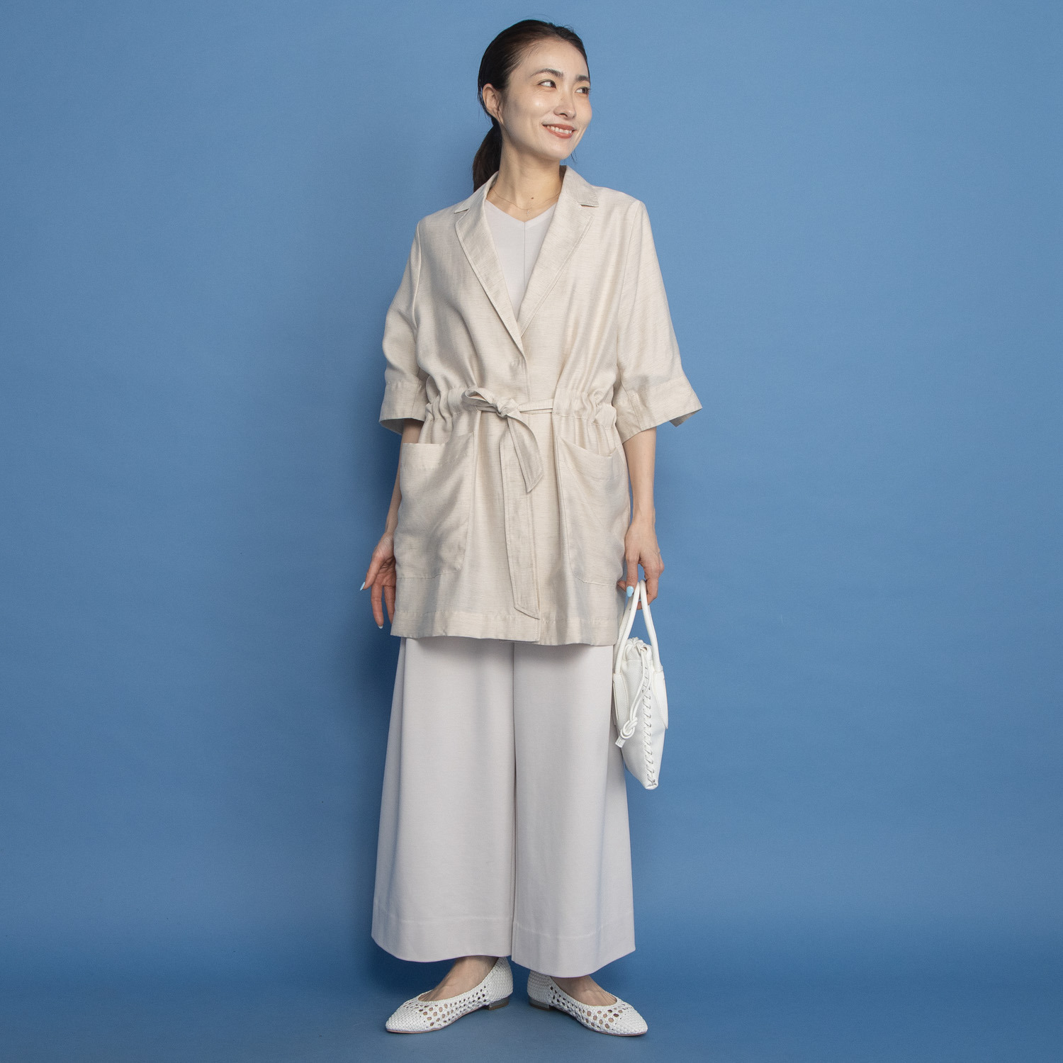 ヤエアジュテ テーラードカラーを カジュアルモードで装う ハーフスリーブジャケット