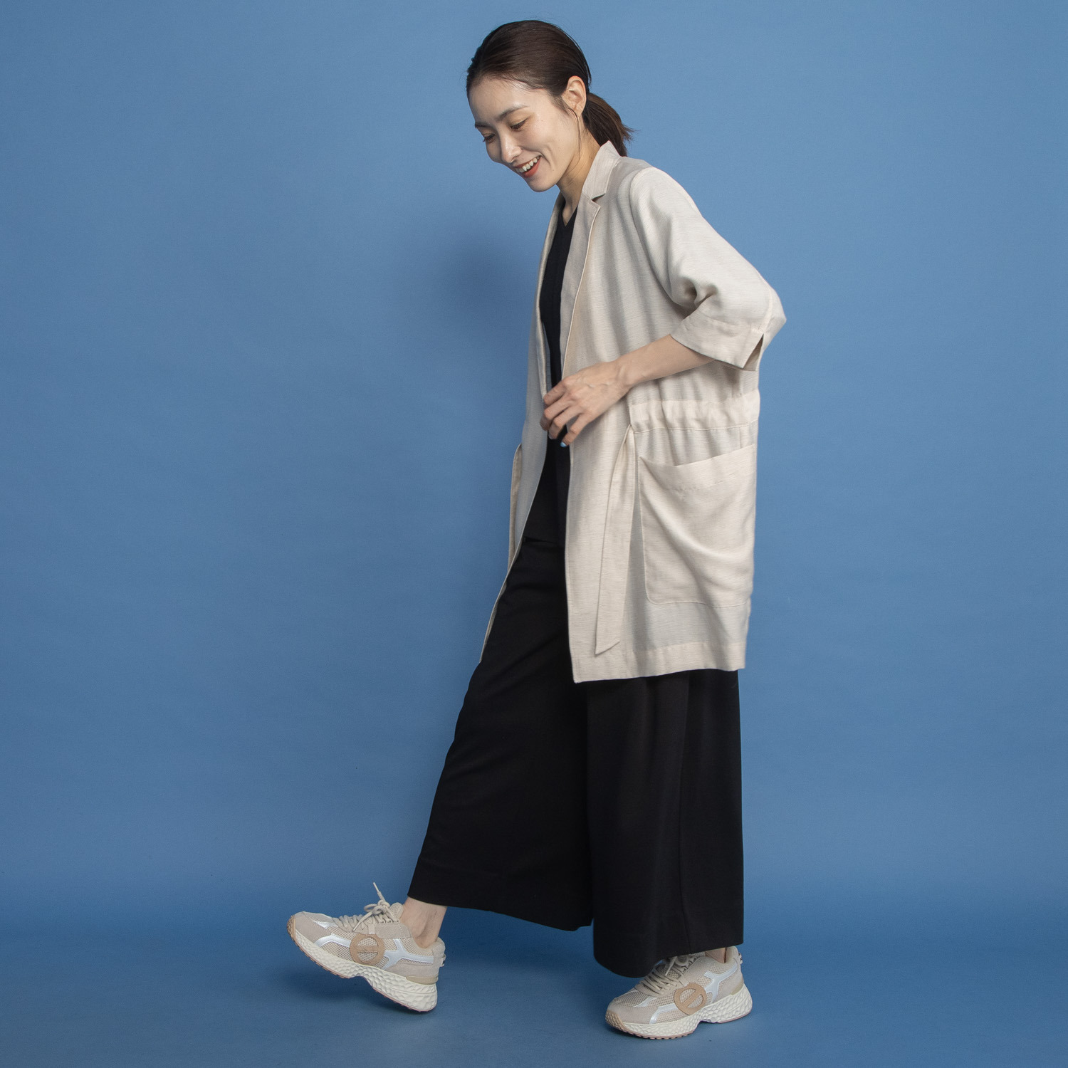 ヤエアジュテ テーラードカラーを カジュアルモードで装う ハーフスリーブジャケット