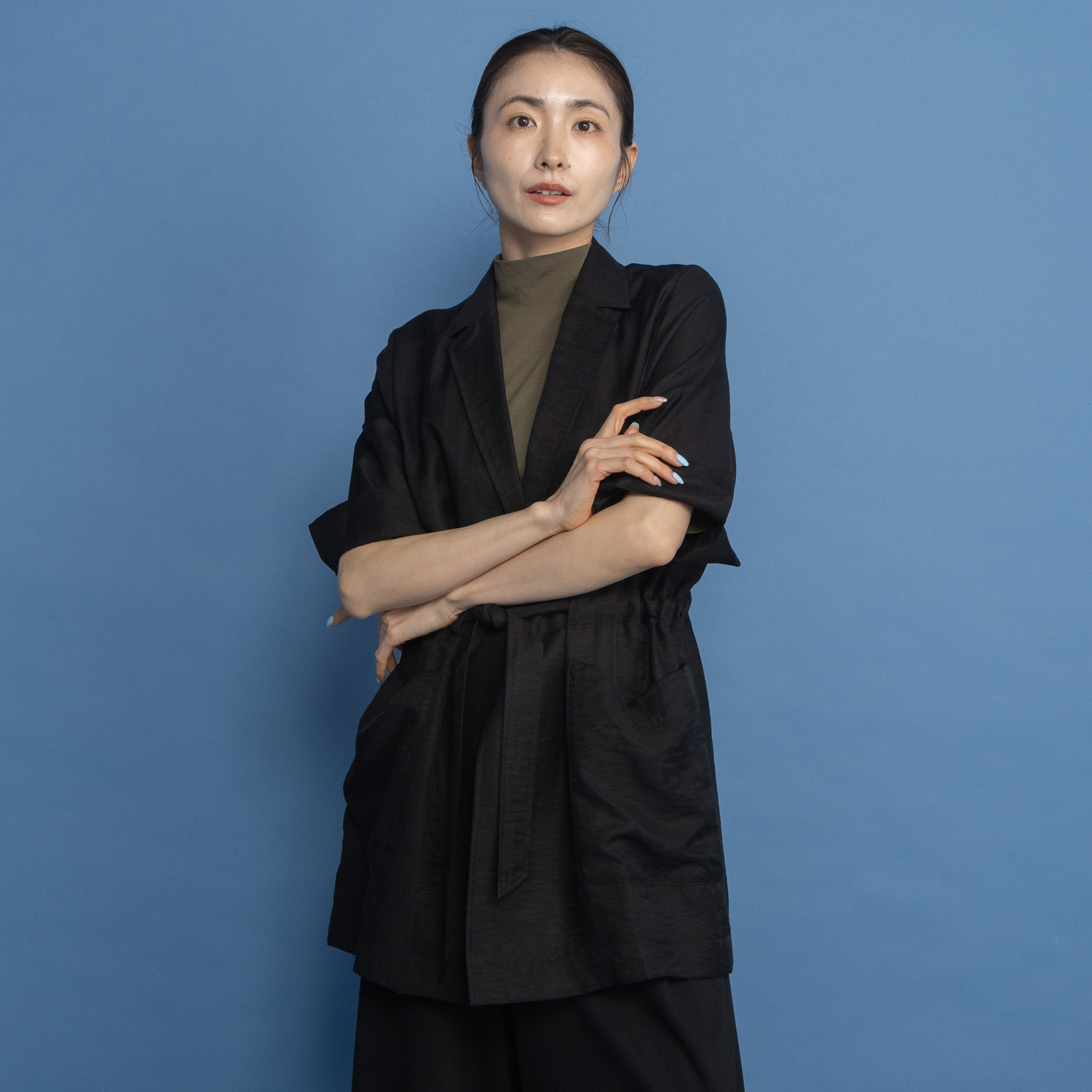 ヤエアジュテ テーラードカラーを カジュアルモードで装う ハーフスリーブジャケット