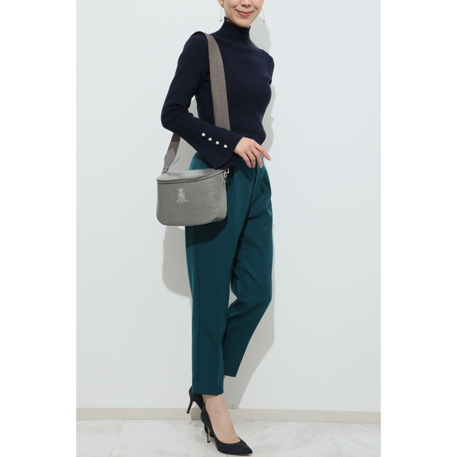 エーディーエムジェイ 牛革クロコダイル型押し ２０２６ クロスボディバッグ