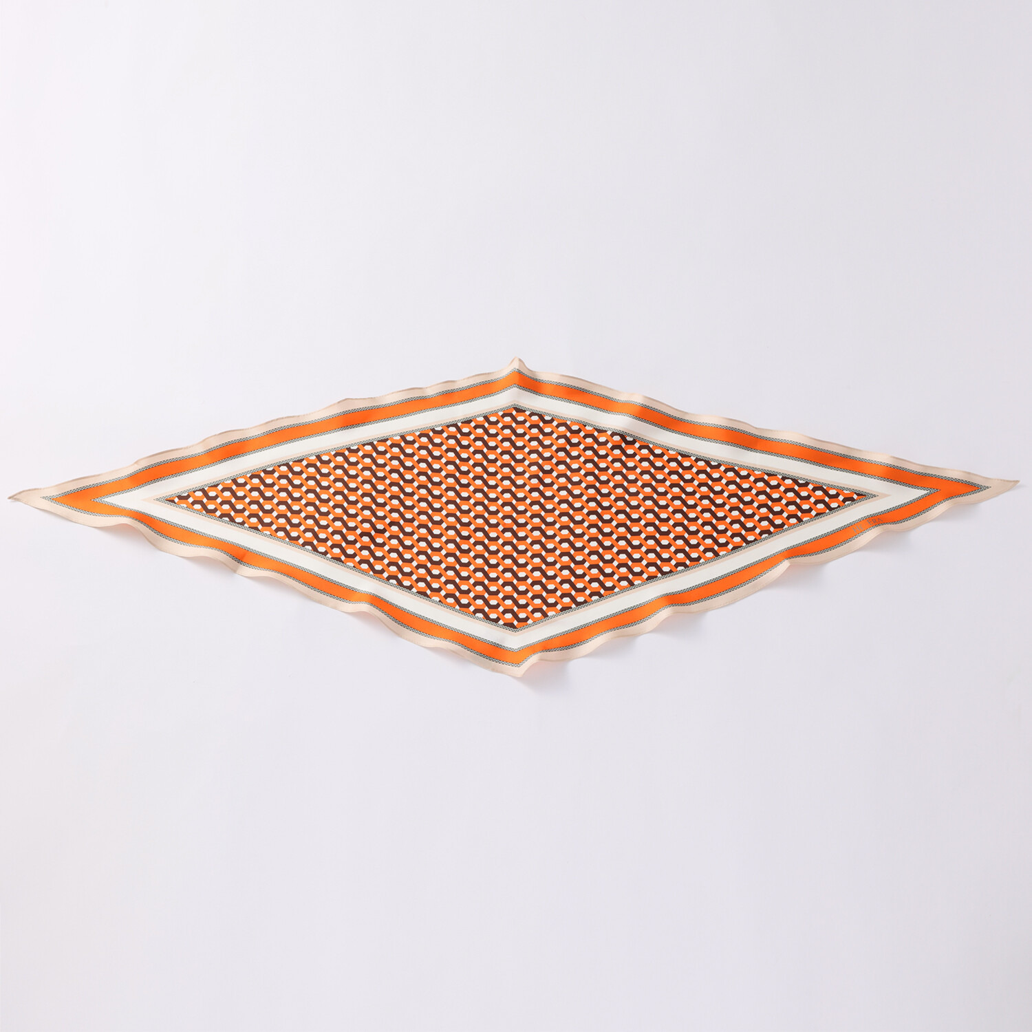 ヘ・エラ シルク１００％ 簡単・おしゃれ アレンジ幅が広がる！ 菱形スカーフ