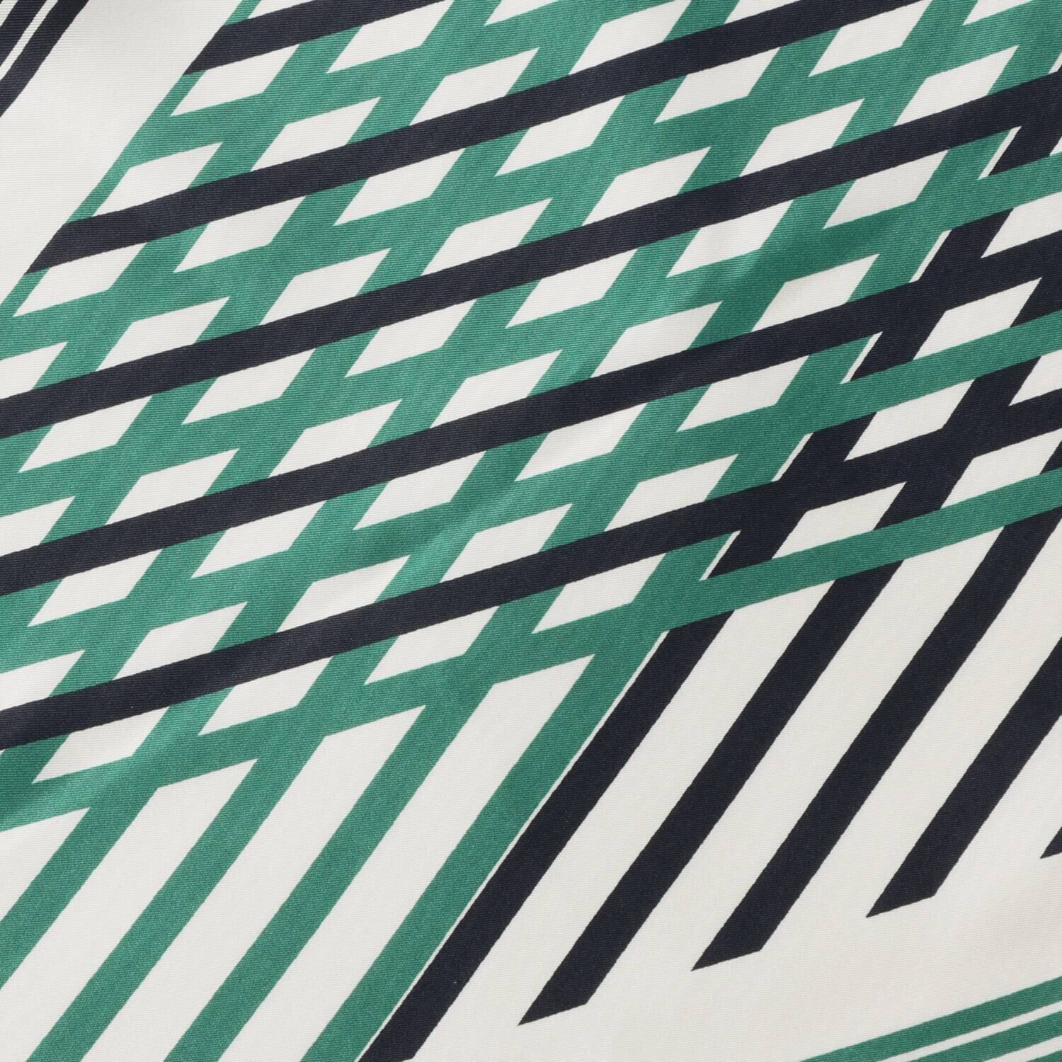 ヘ・エラ シルク１００％ 簡単・おしゃれ アレンジ幅が広がる！ 菱形スカーフ