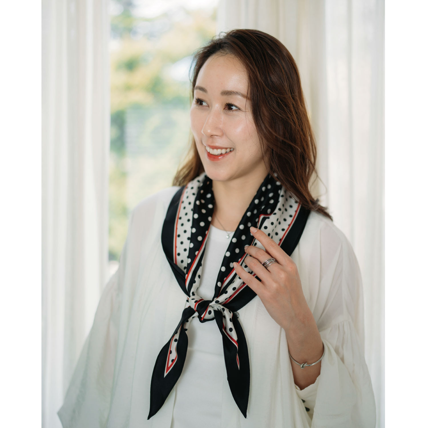 ヘ・エラ シルク１００％ 簡単・おしゃれ アレンジ幅が広がる！ 菱形スカーフ