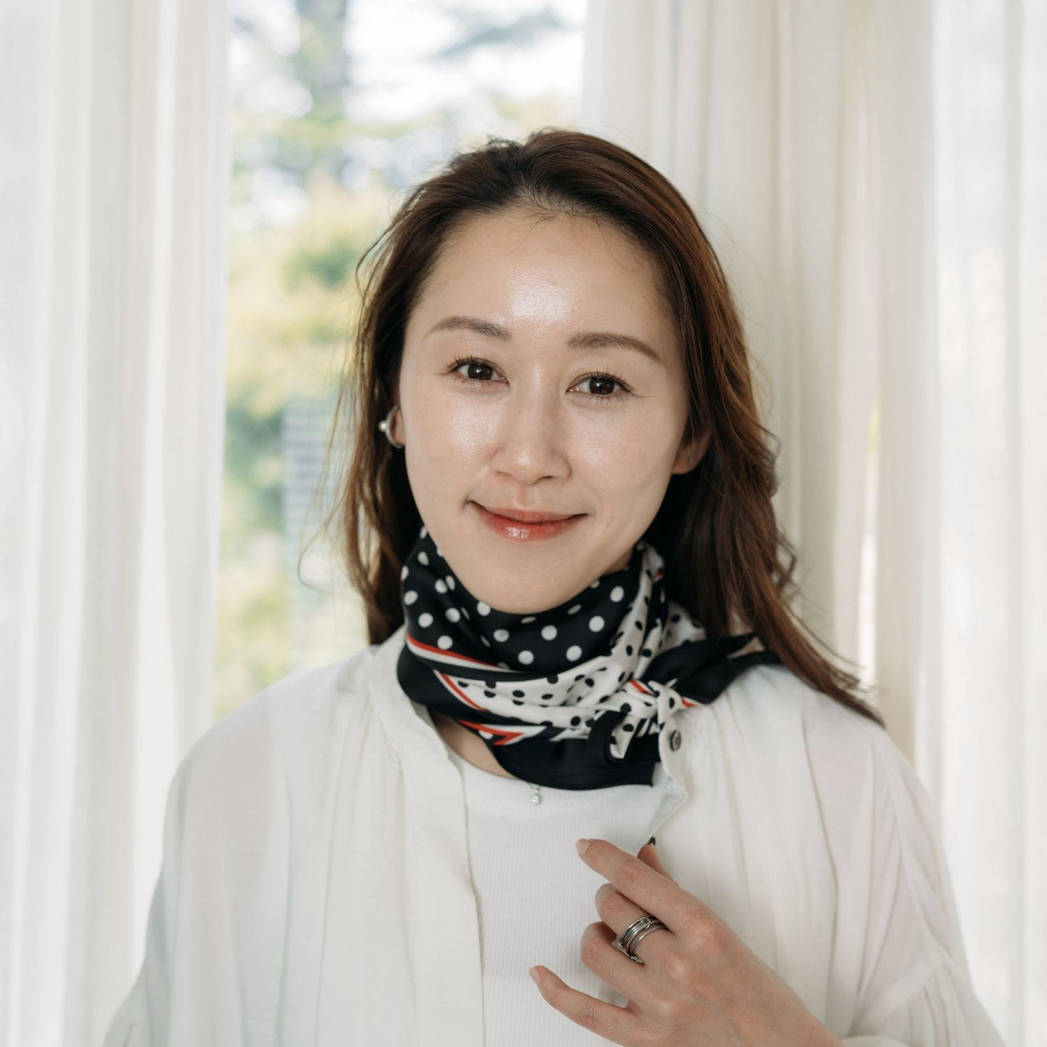 ヘ・エラ シルク１００％ 簡単・おしゃれ アレンジ幅が広がる！ 菱形スカーフ