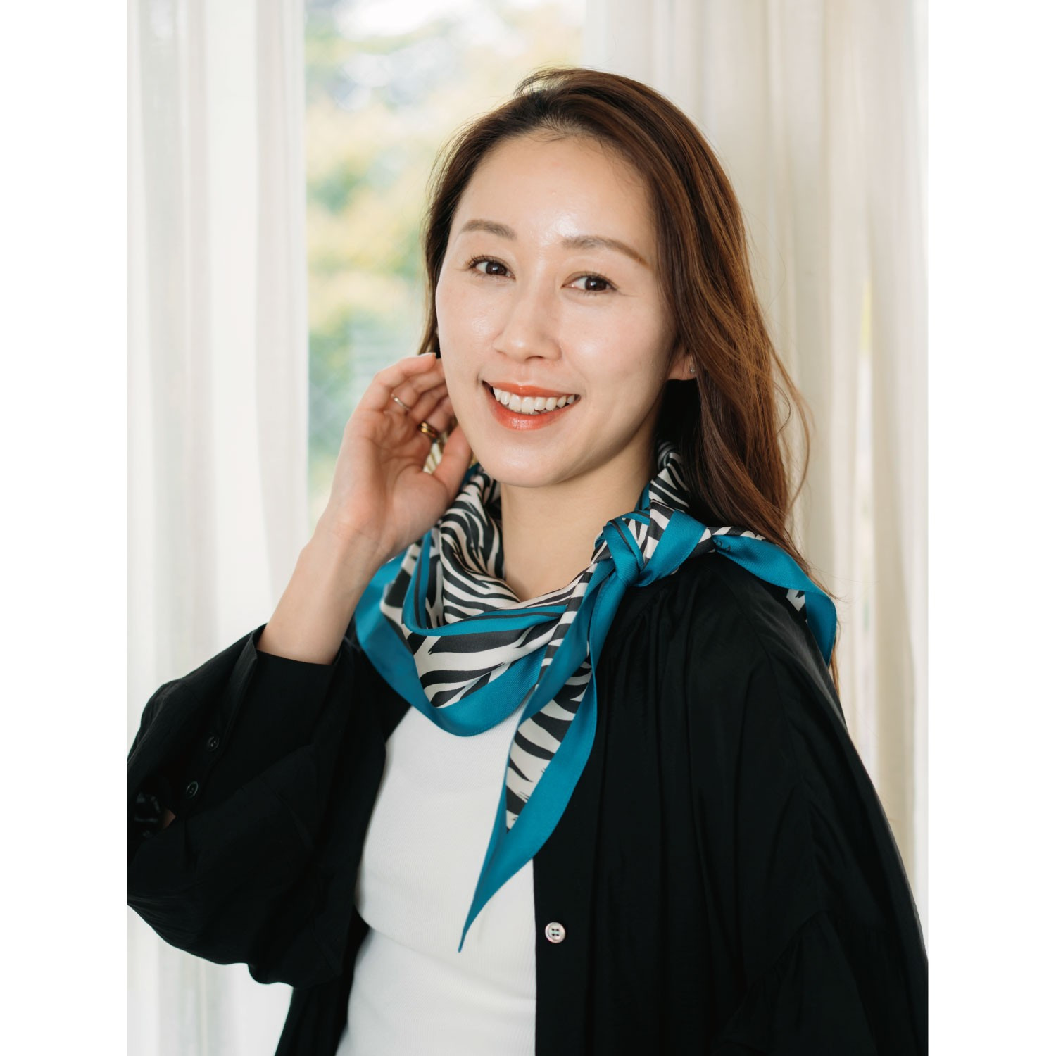 ヘ・エラ シルク１００％ 簡単・おしゃれ アレンジ幅が広がる！ 菱形スカーフ