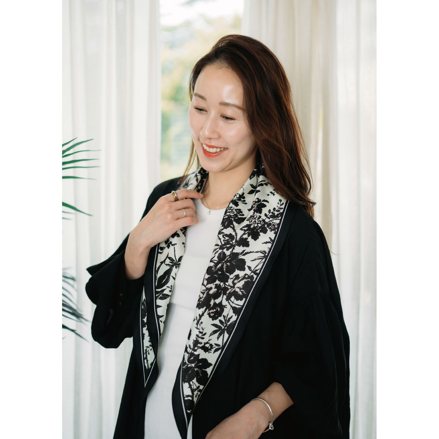 ヘ・エラ シルク１００％ 簡単・おしゃれ アレンジ幅が広がる！ 菱形スカーフ