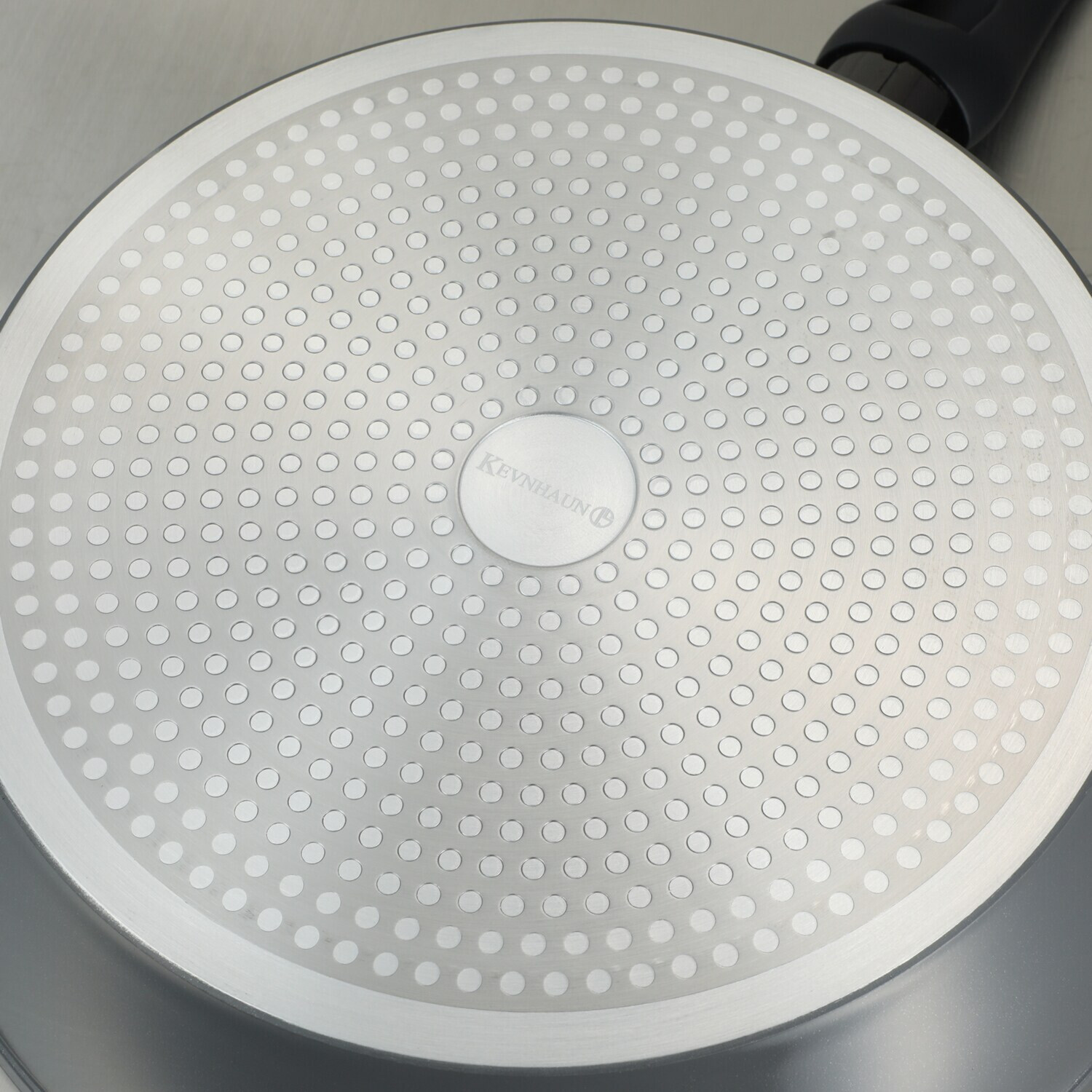 常識をくつがえす！ 内側ノンコーティングで 強火調理・金属ヘラＯＫ！ プラズマプロフライパン ２６ｃｍ蓋付