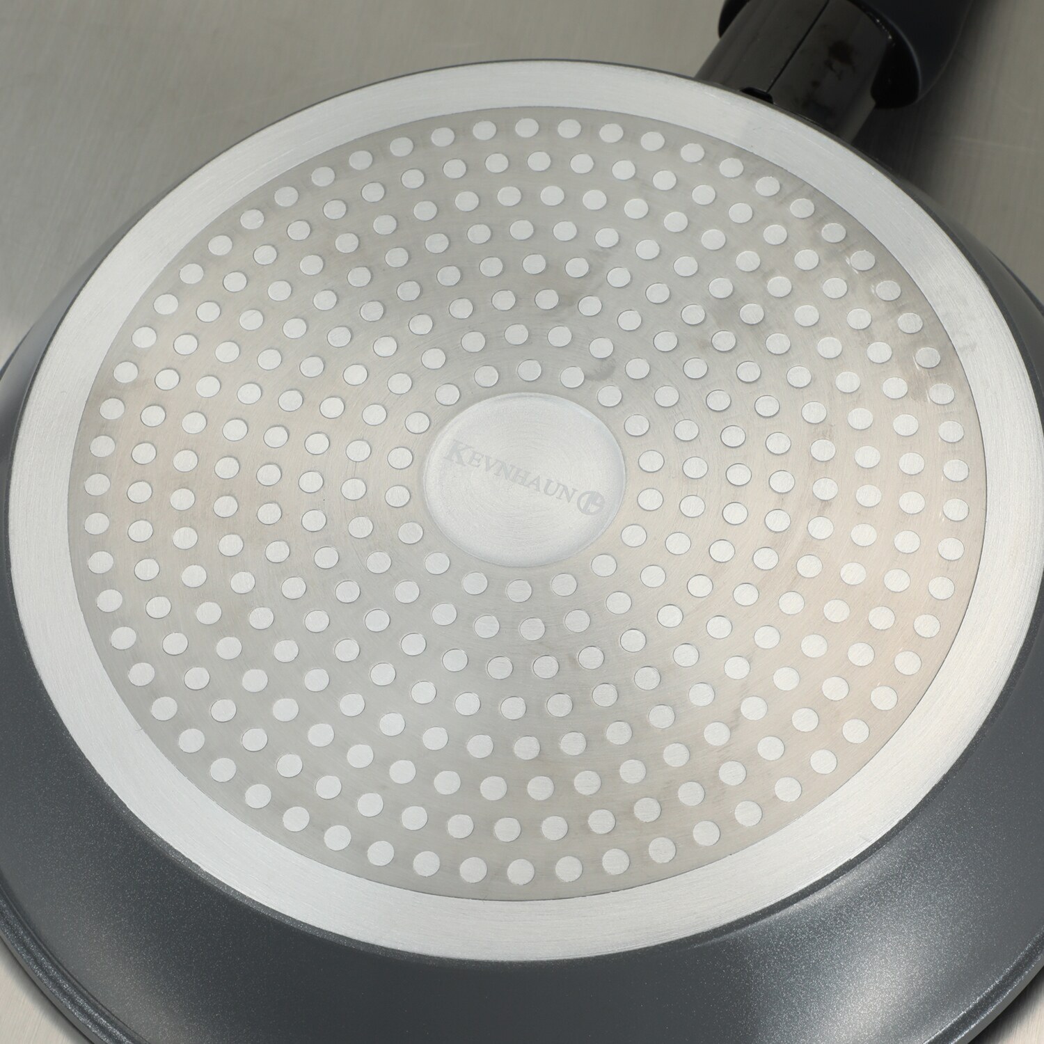 常識をくつがえす！ 内側ノンコーティングで 金属ヘラＯＫ！ プラズマプロフライパン ２０ｃｍ