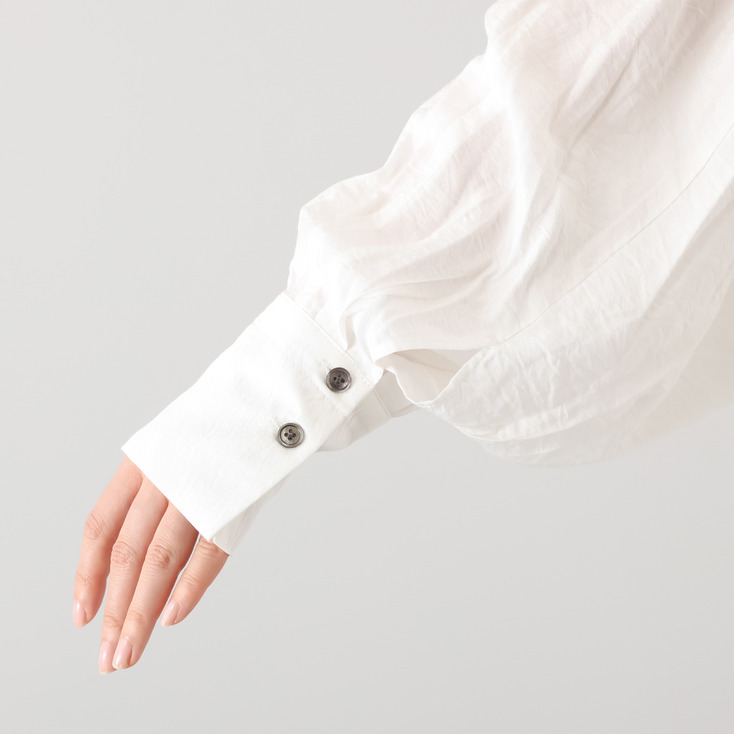 ヘ・エラ 大人のおしゃれで細見え ギャザーたっぷり バンドカラーワンピース