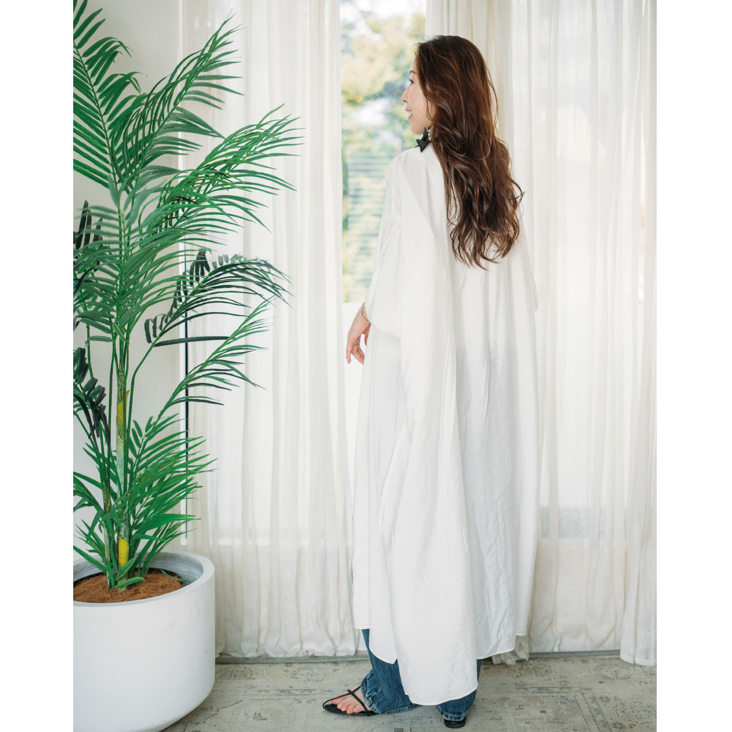 ヘ・エラ 大人のおしゃれで細見え ギャザーたっぷり バンドカラーワンピース