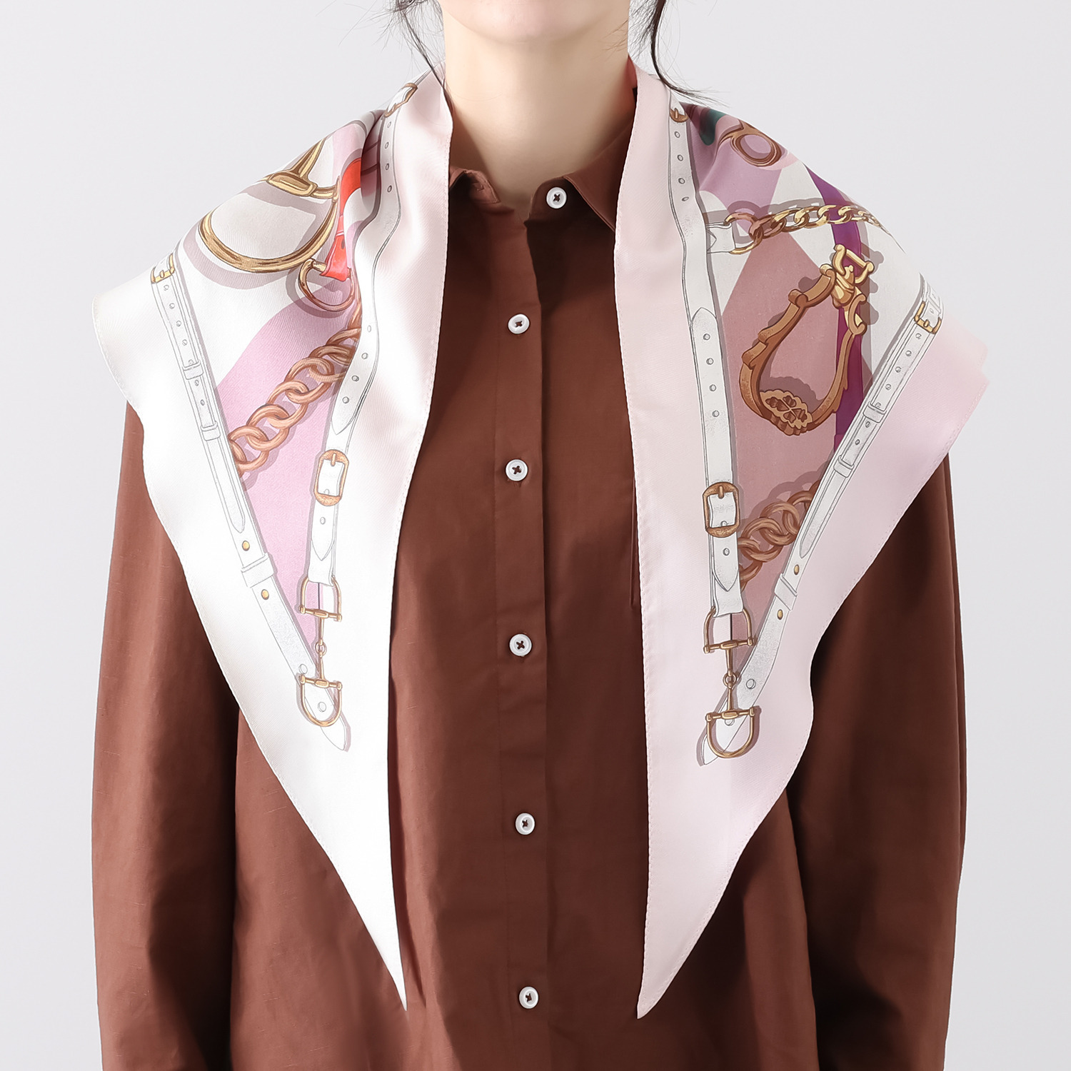 ミラ・ショーン シルク１００％ リバーシブル トライアングルスカーフ