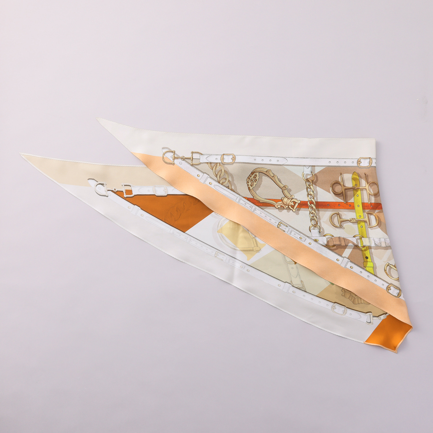 ミラ・ショーン シルク１００％ リバーシブル トライアングルスカーフ